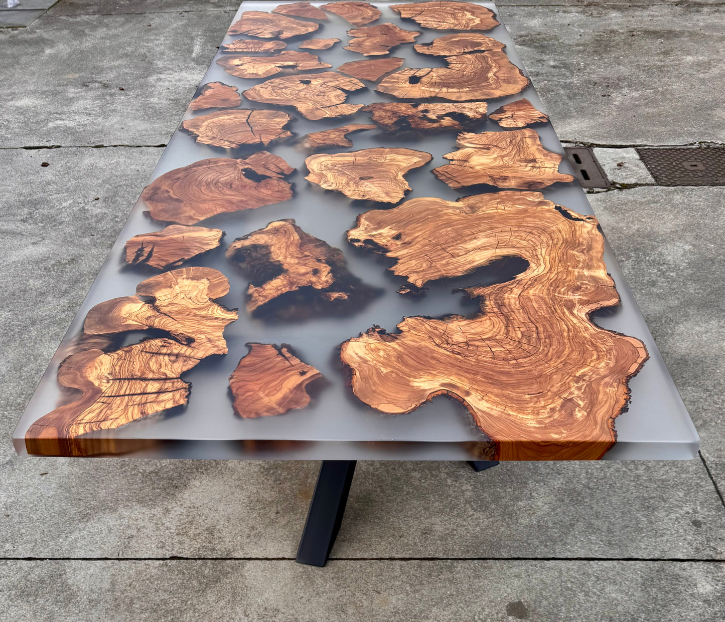 Fragma Satin - Tavolo da pranzo in legno e resina epossidica
