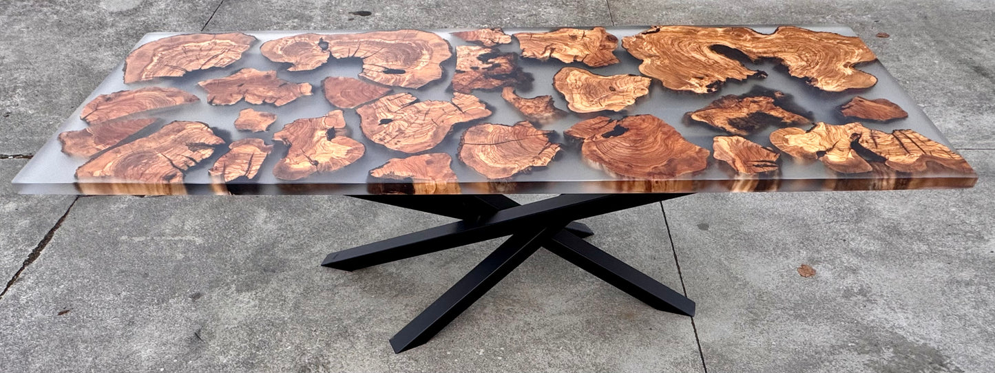 Fragma Satin - Tavolo da pranzo in legno e resina epossidica
