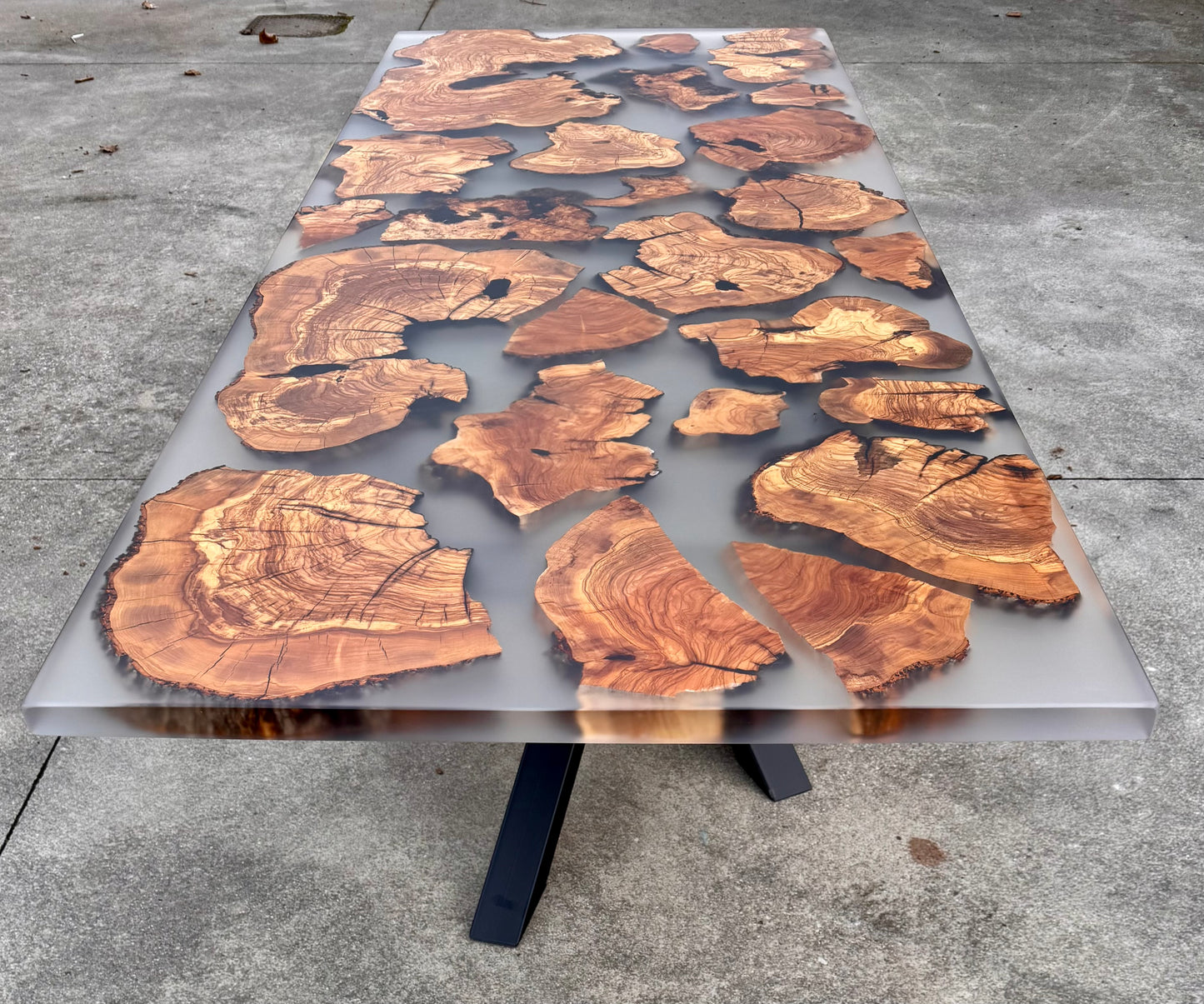 Fragma Satin - Tavolo da pranzo in legno e resina epossidica