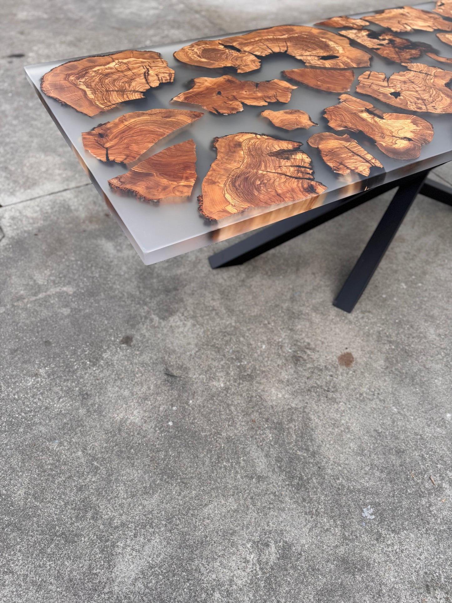 Fragma Satin - Tavolo da pranzo in legno e resina epossidica