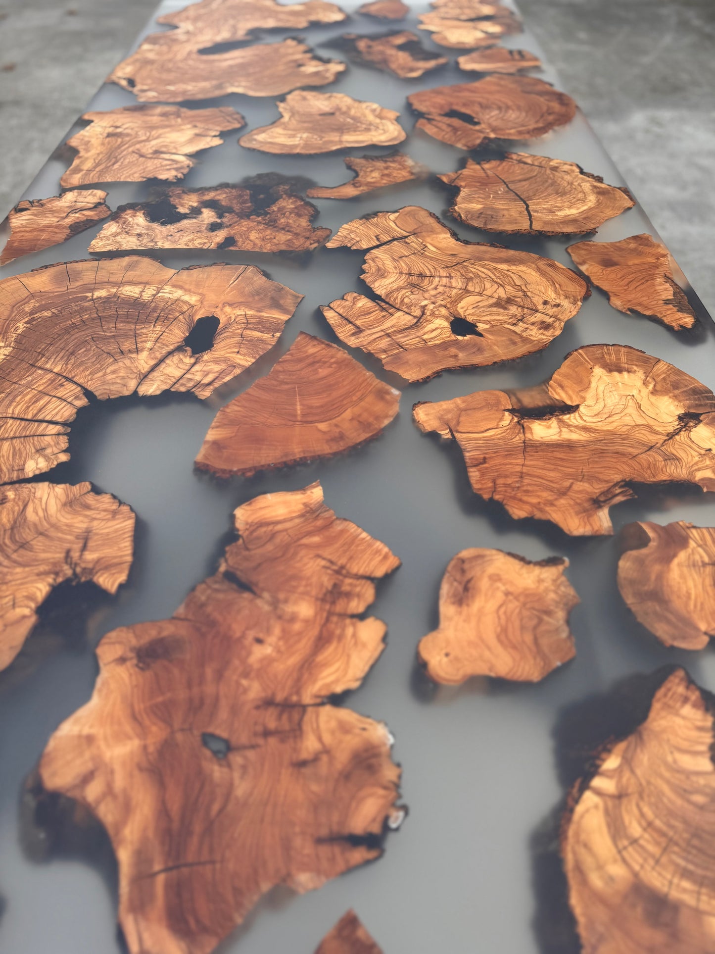 Fragma Satin - Tavolo da pranzo in legno e resina epossidica