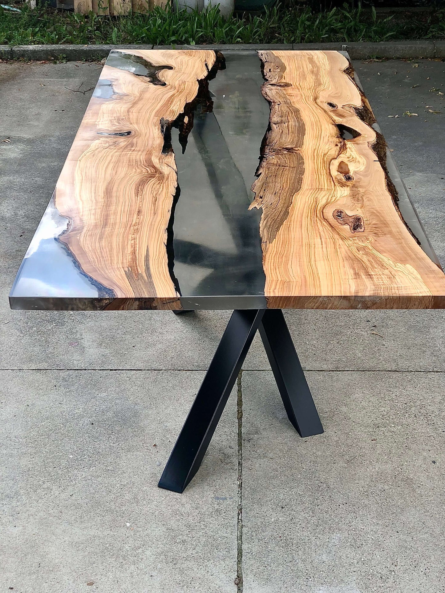 Olio - Tavolo in legno e resina
