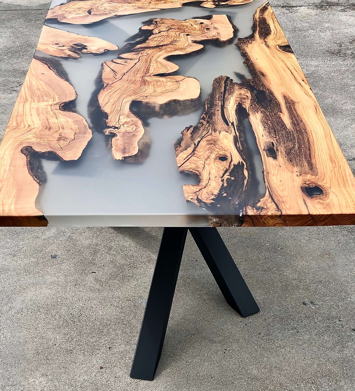 Landa - Tavolo in legno e resina