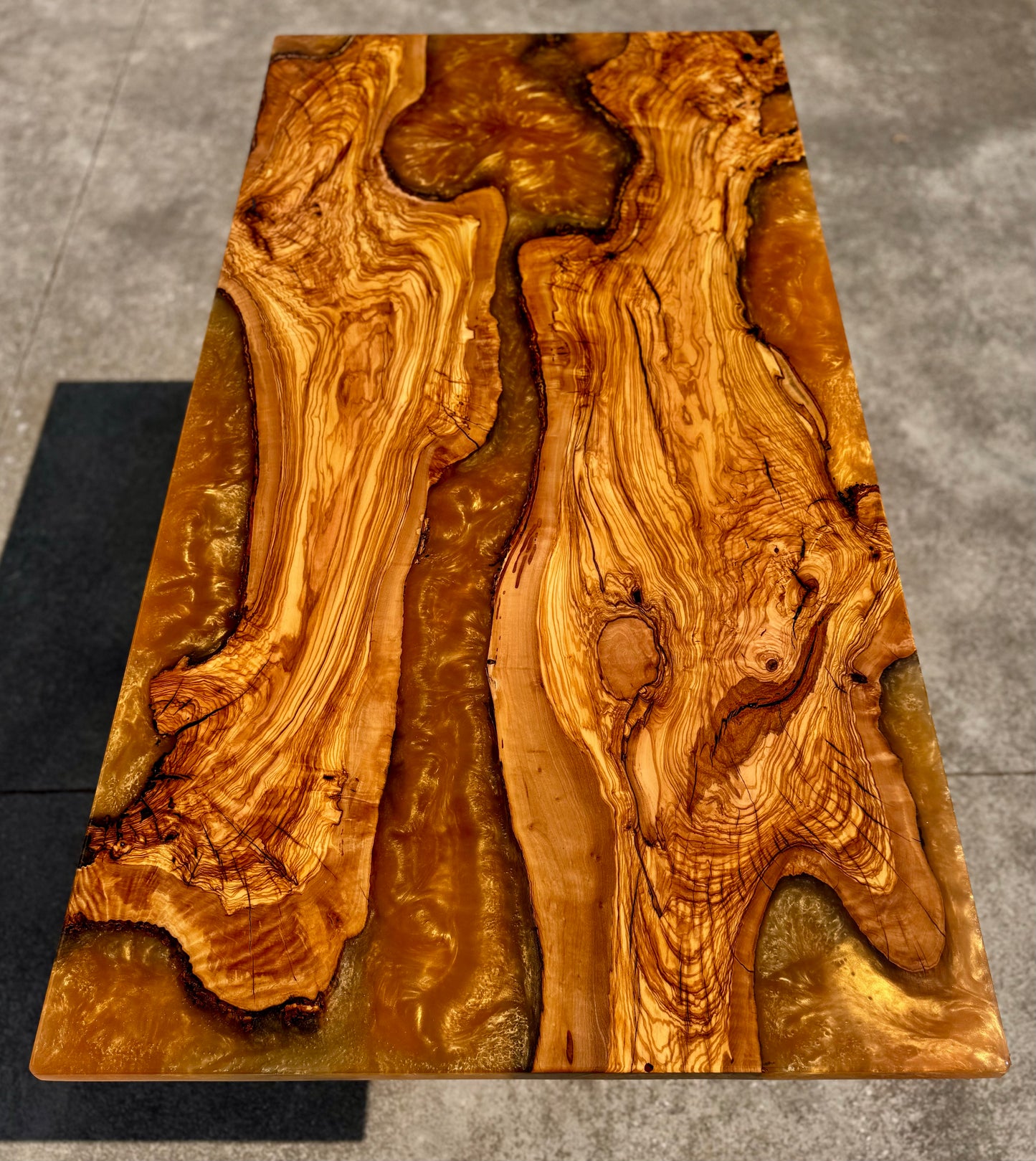 Rame - Tavolo in legno e resina