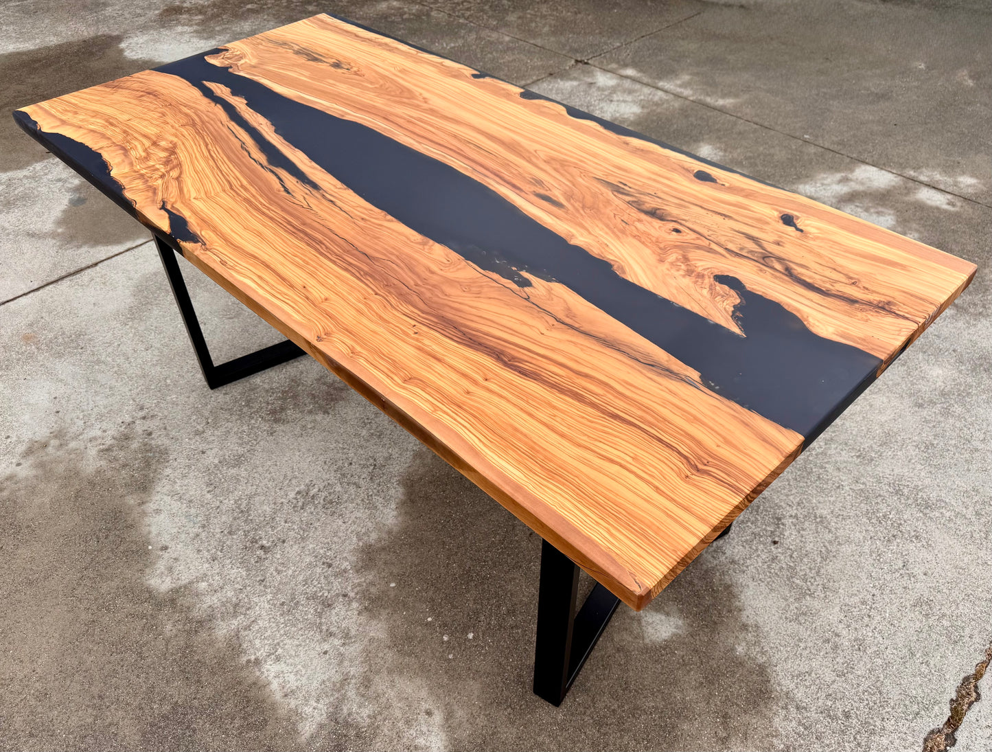 Elegante - Tavolo da pranzo in legno e resina