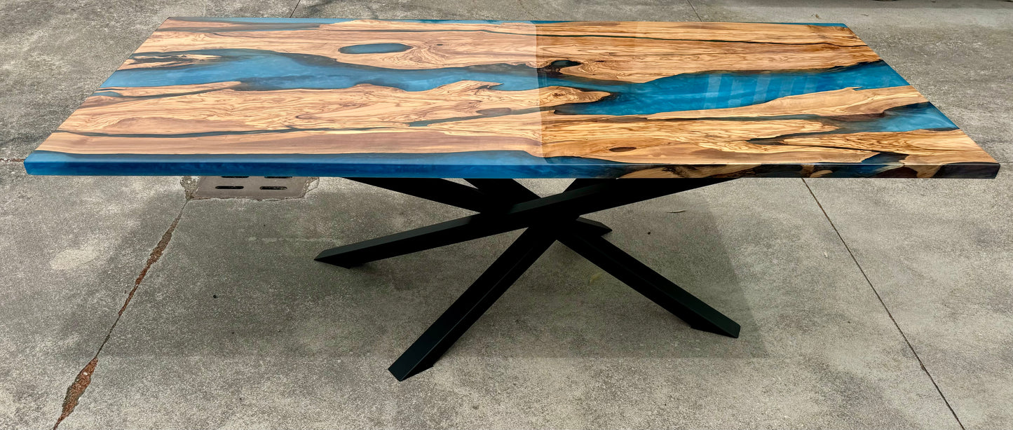 Maddalena - Tavolo in legno e resina