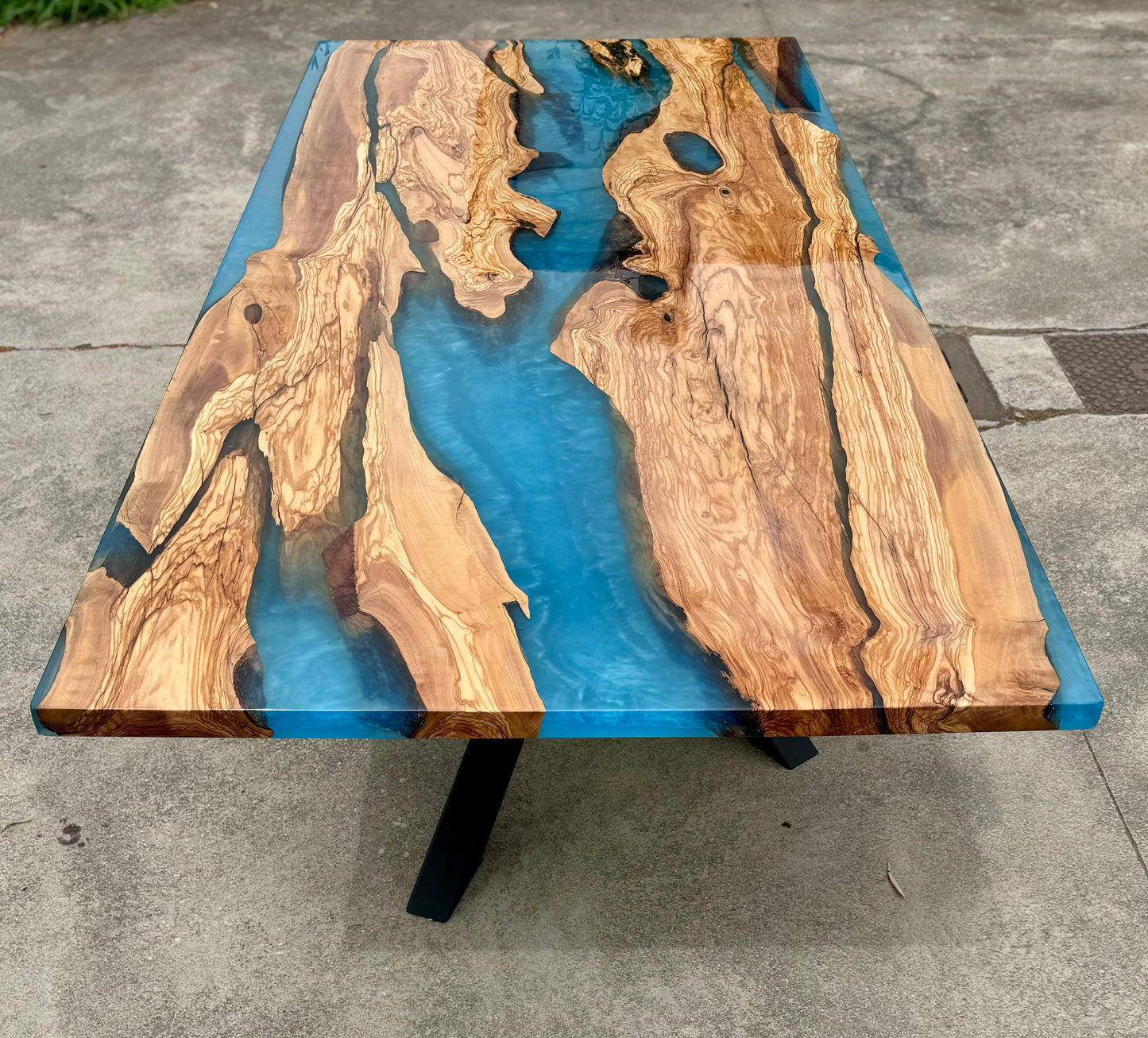 Maddalena - Tavolo in legno e resina