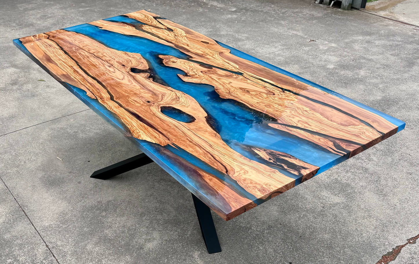 Maddalena - Tavolo in legno e resina
