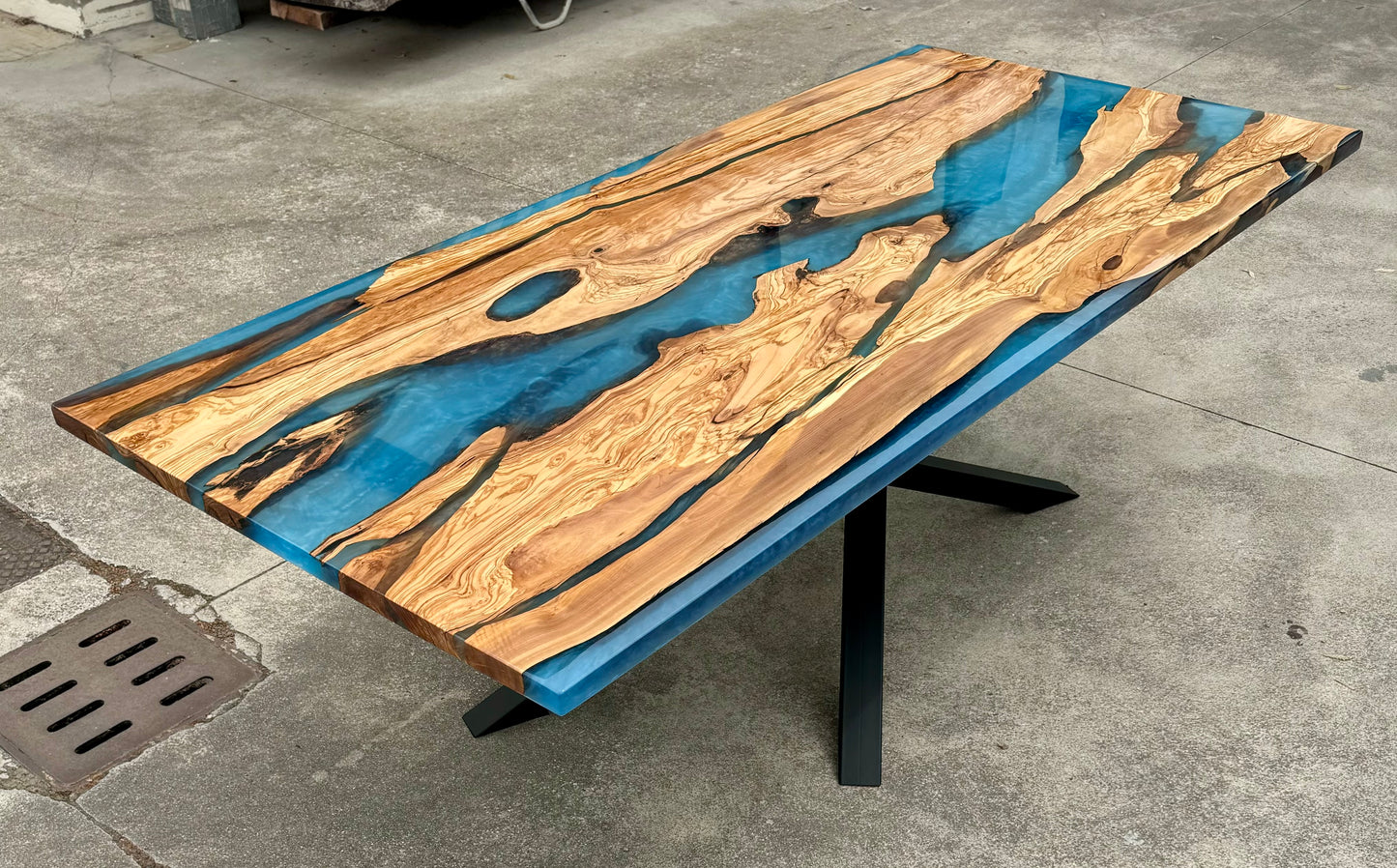 Maddalena - Tavolo in legno e resina