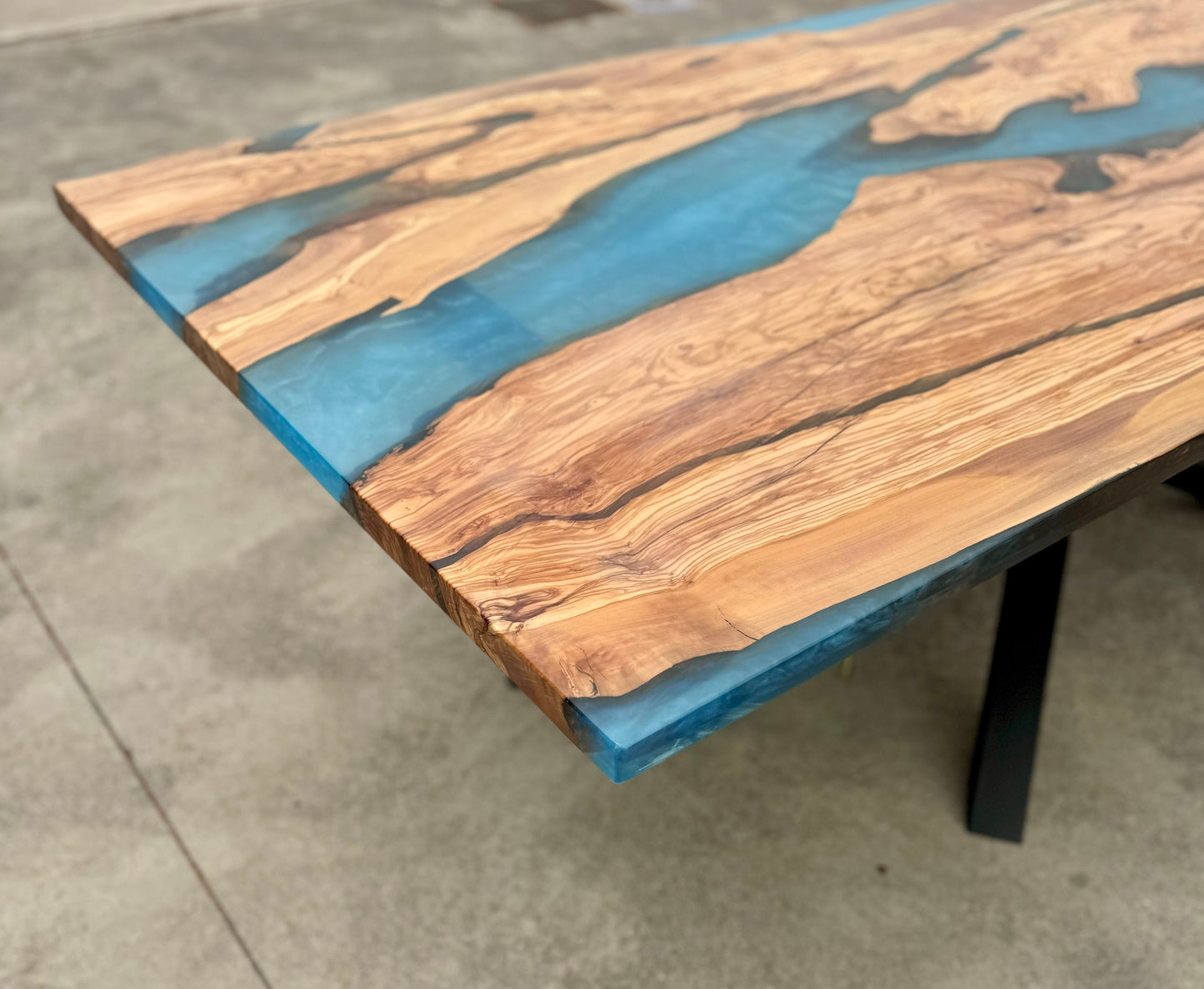 Maddalena - Tavolo in legno e resina