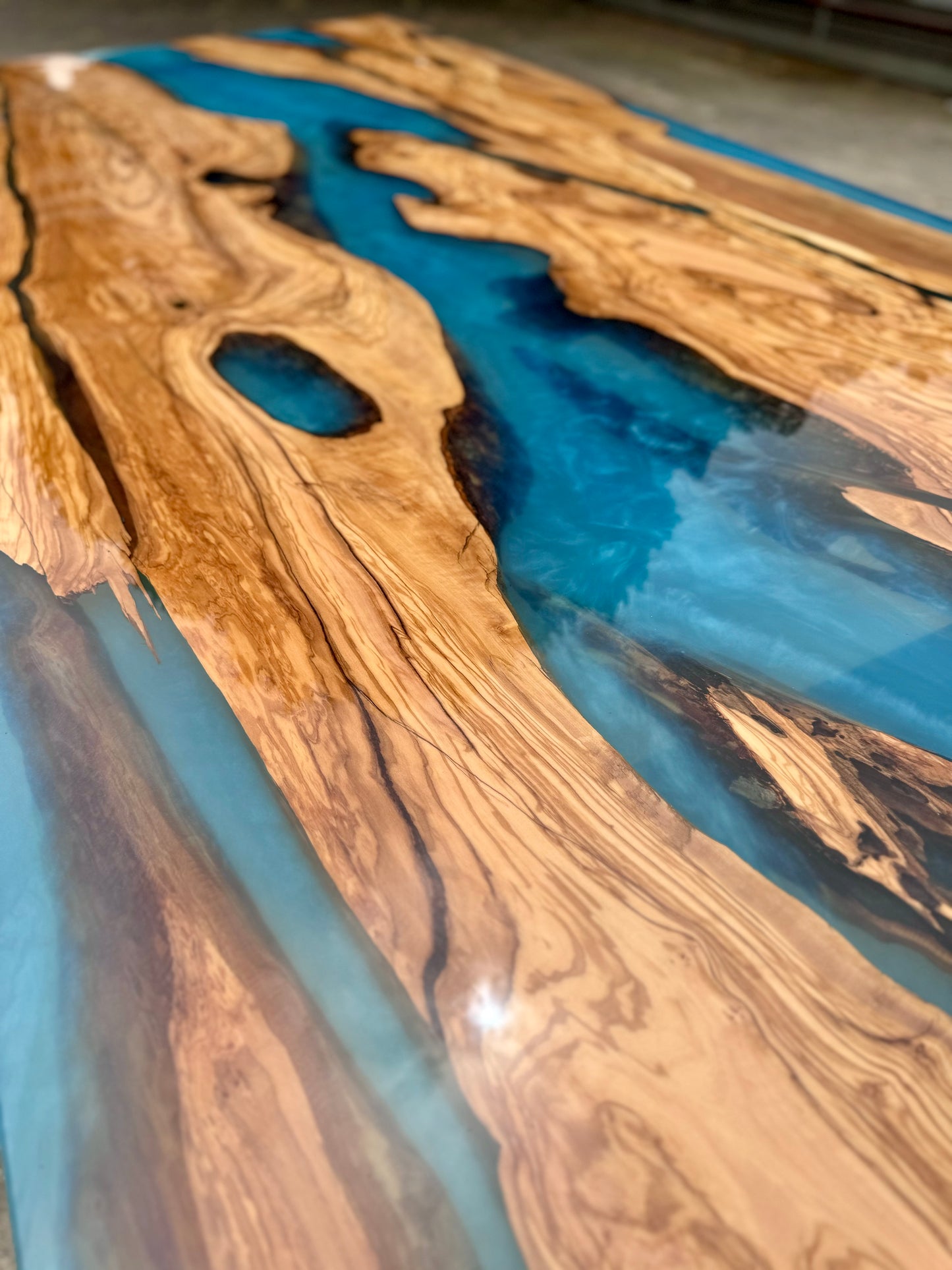 Maddalena - Tavolo in legno e resina