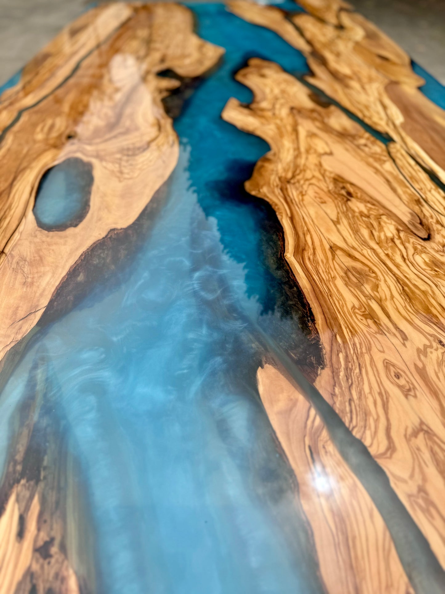 Maddalena - Tavolo in legno e resina