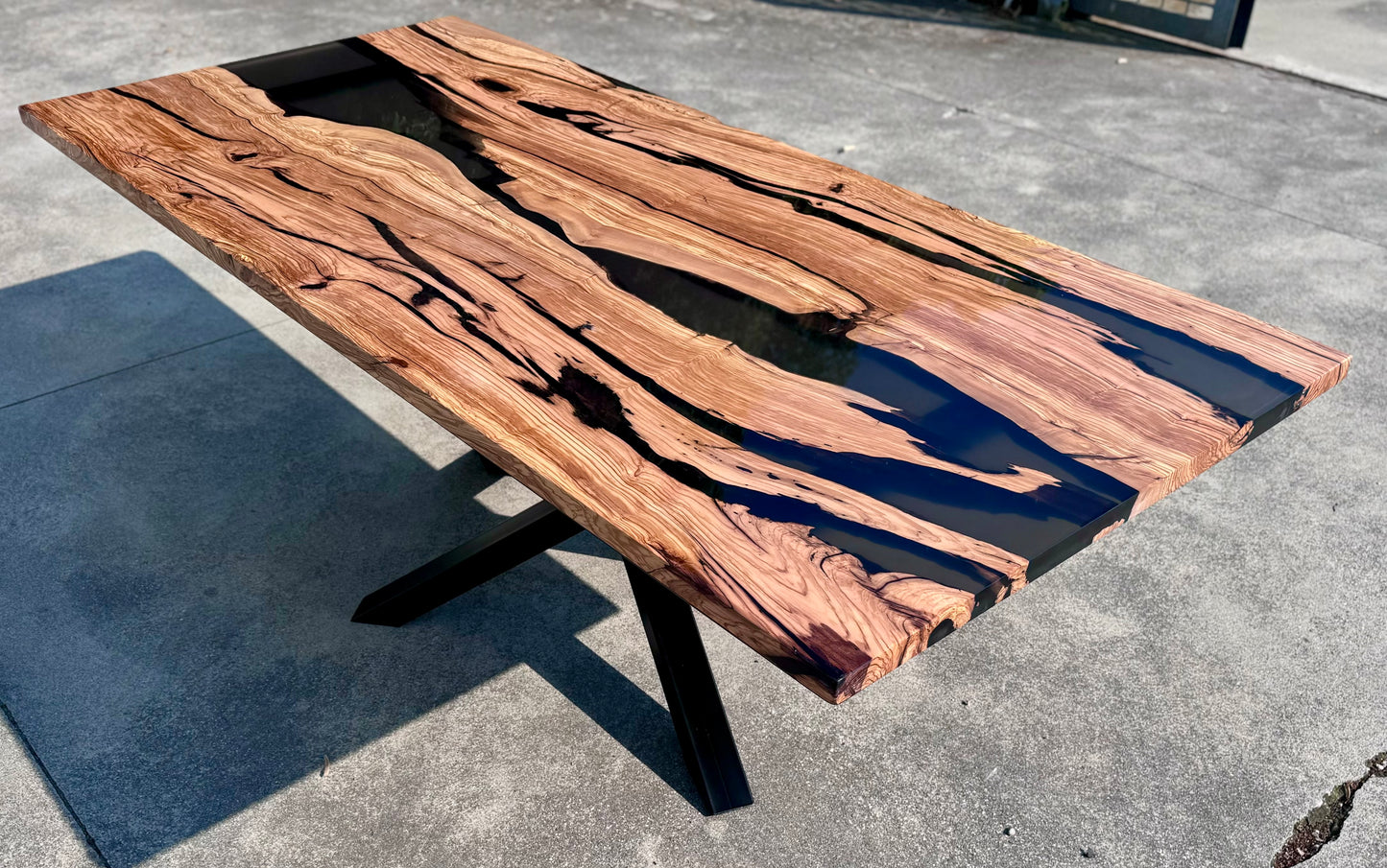 Blake - Tavolo in legno e resina