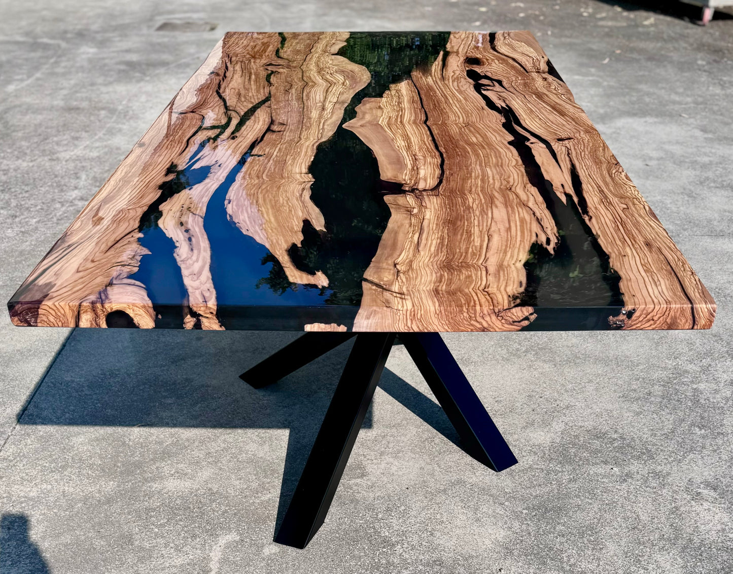 Blake - Tavolo in legno e resina