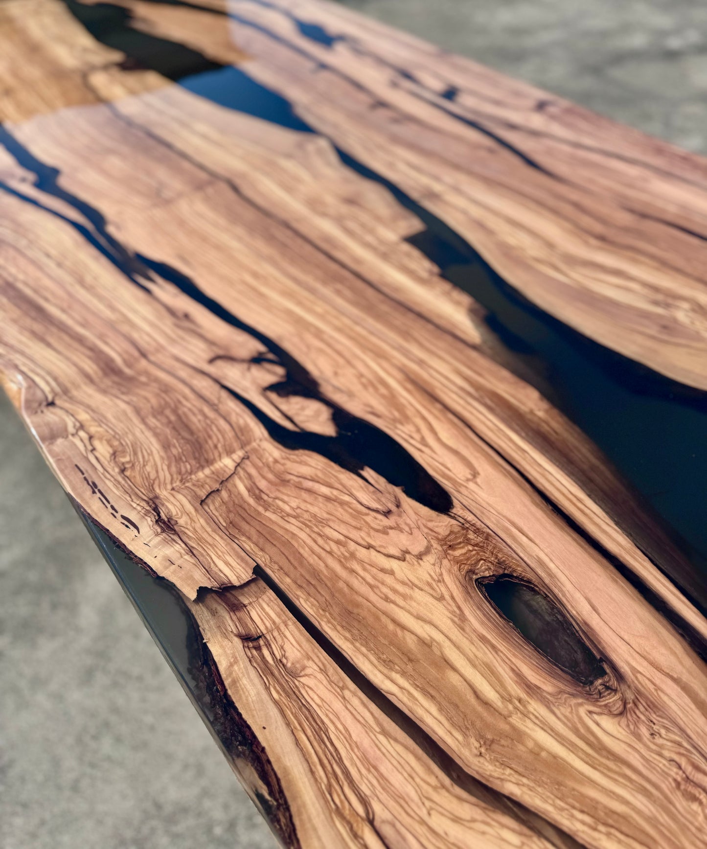 Blake - Tavolo in legno e resina