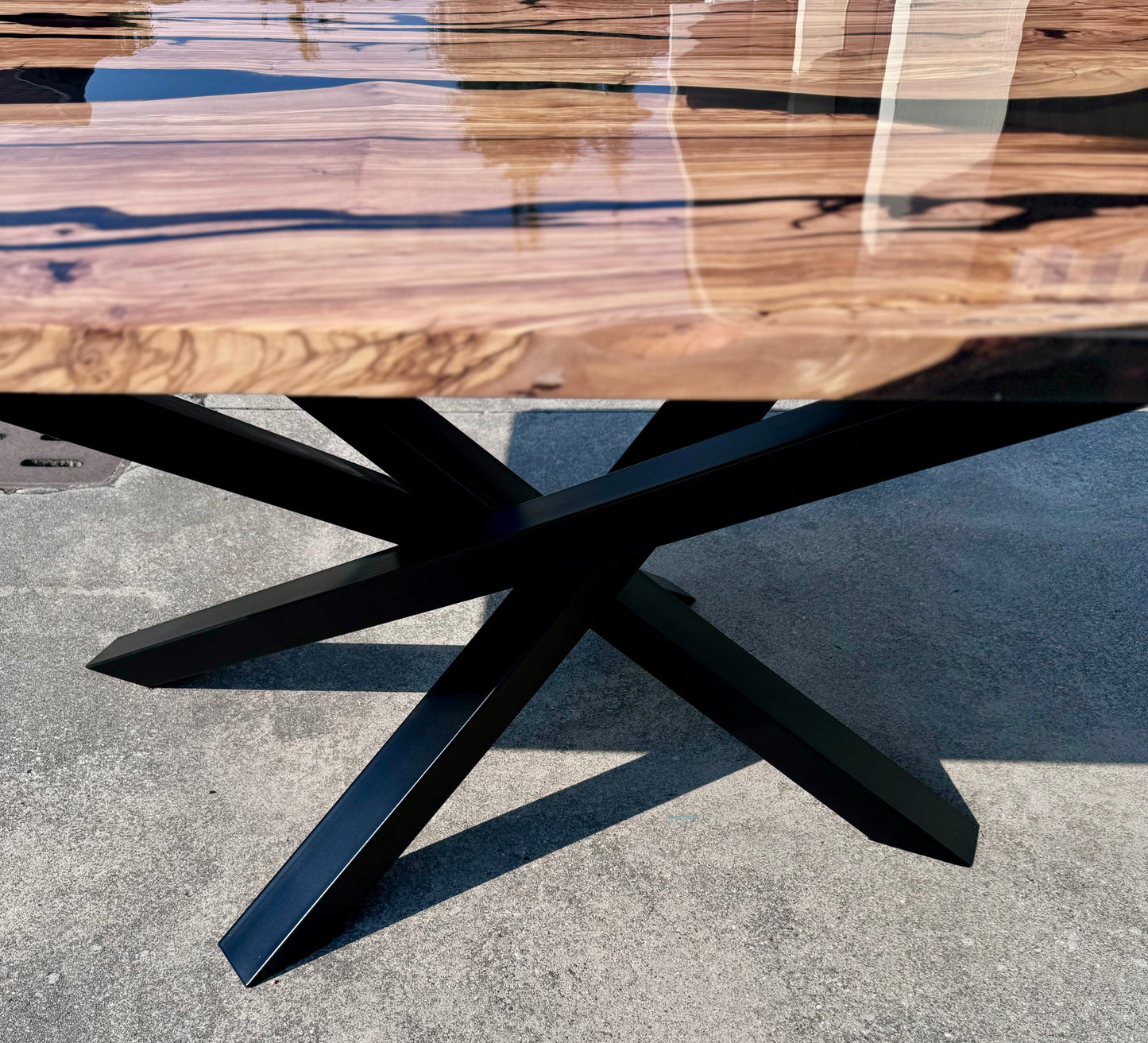 Blake - Tavolo in legno e resina