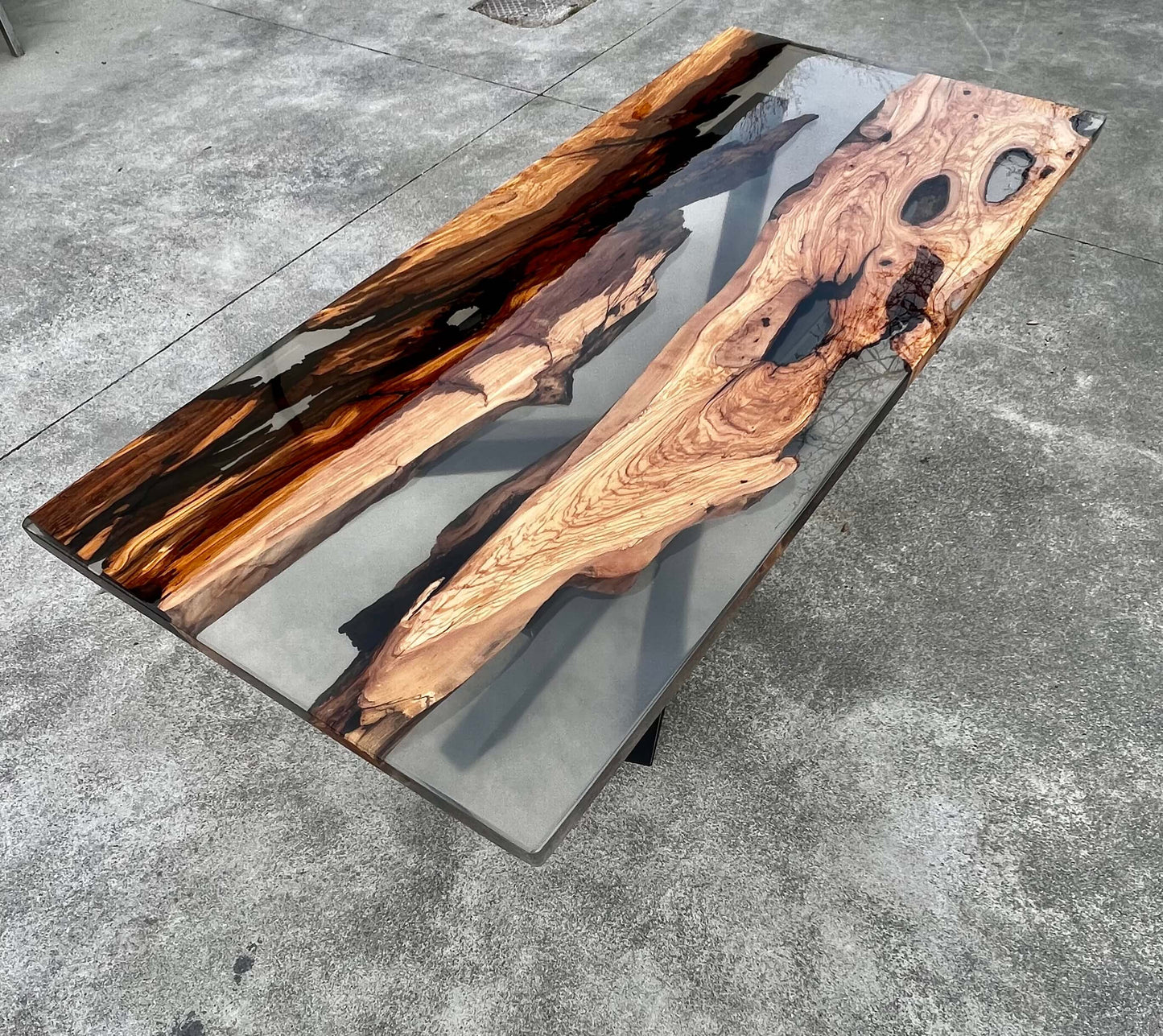 Babylon - Tavolo in legno e resina