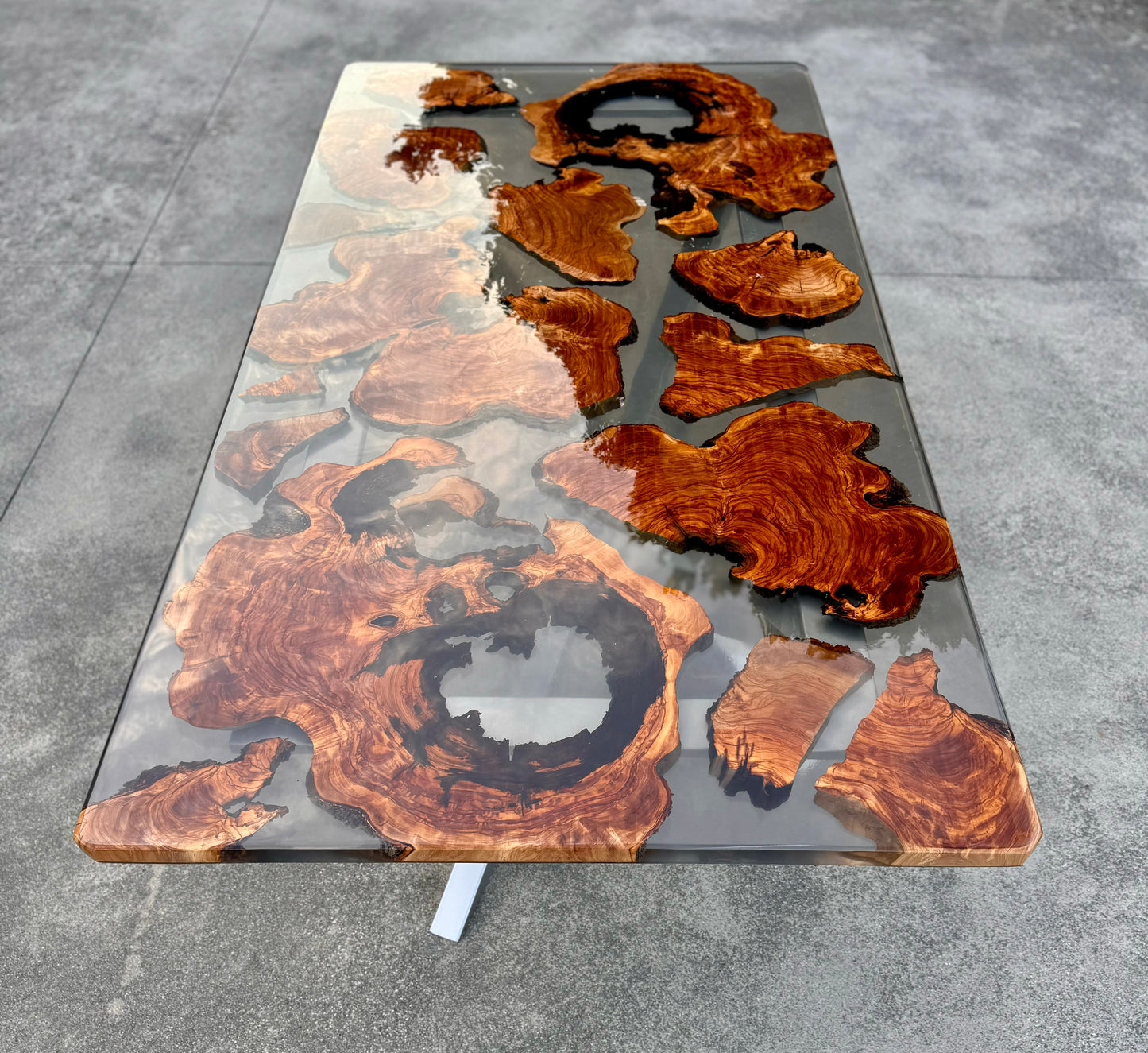 Fragma - Tavolo in legno e resina