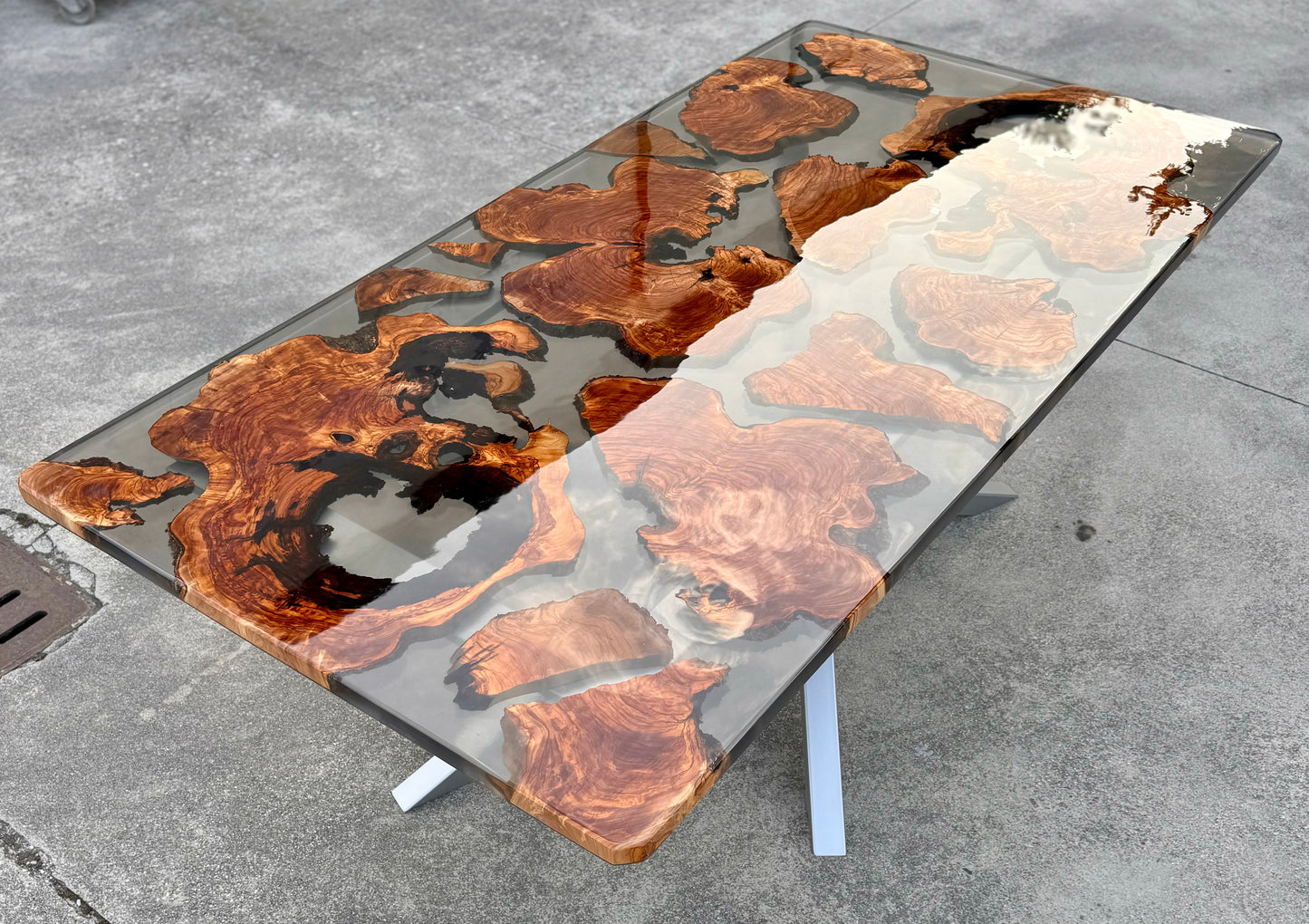 Fragma - Tavolo in legno e resina