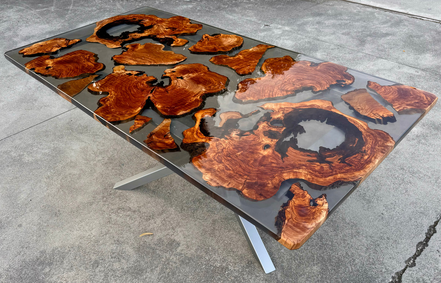Fragma - Tavolo in legno e resina