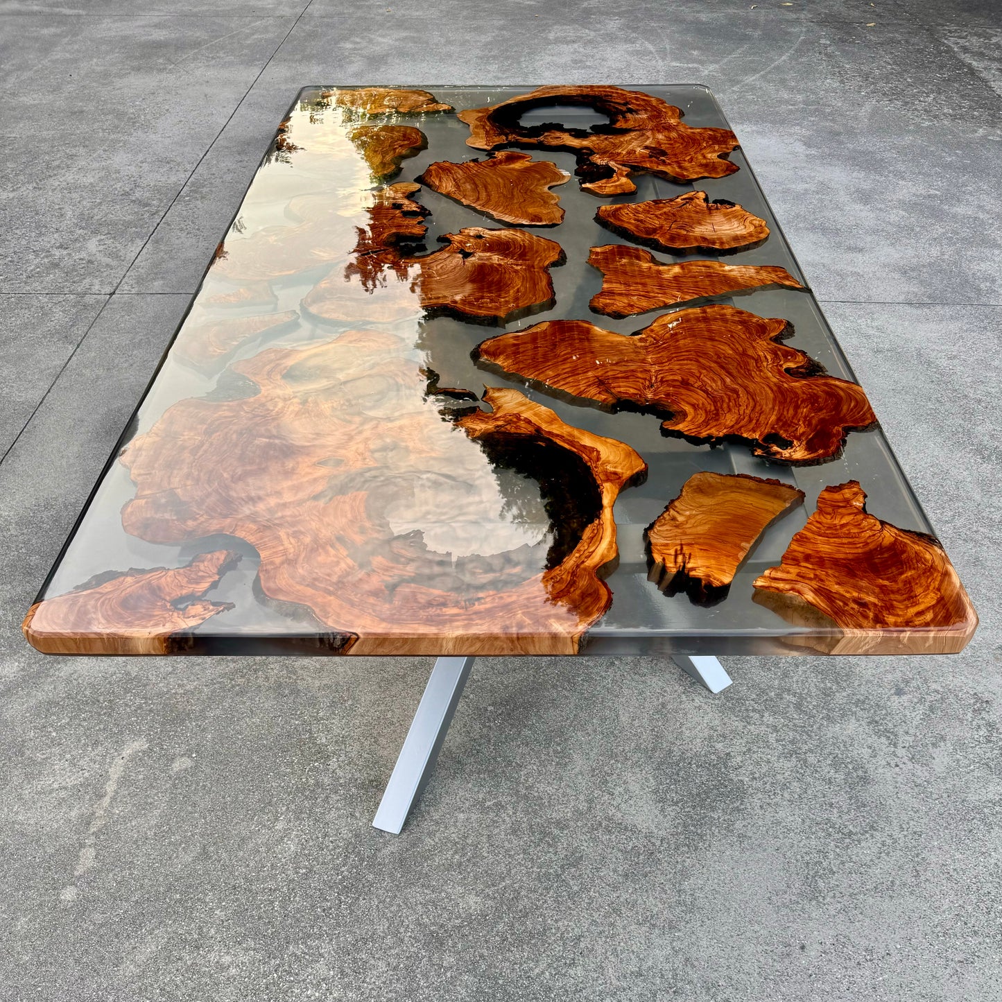 Fragma - Tavolo in legno e resina