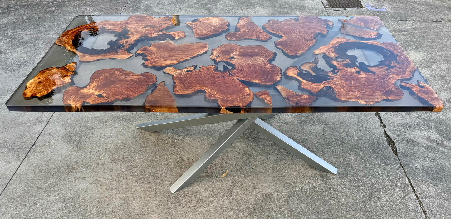 Fragma - Tavolo in legno e resina