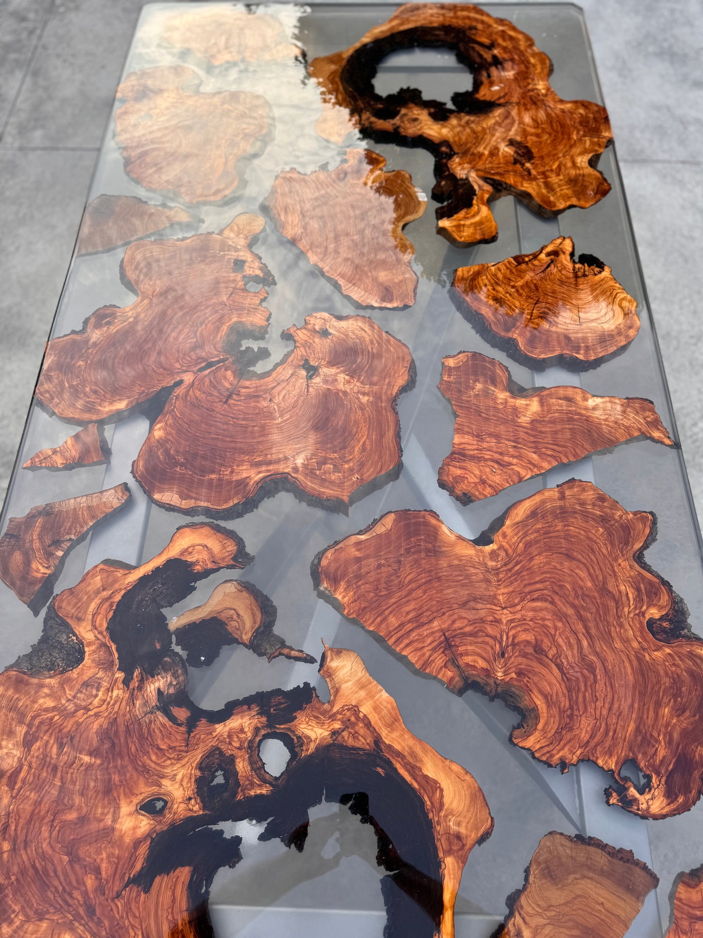 Fragma - Tavolo in legno e resina