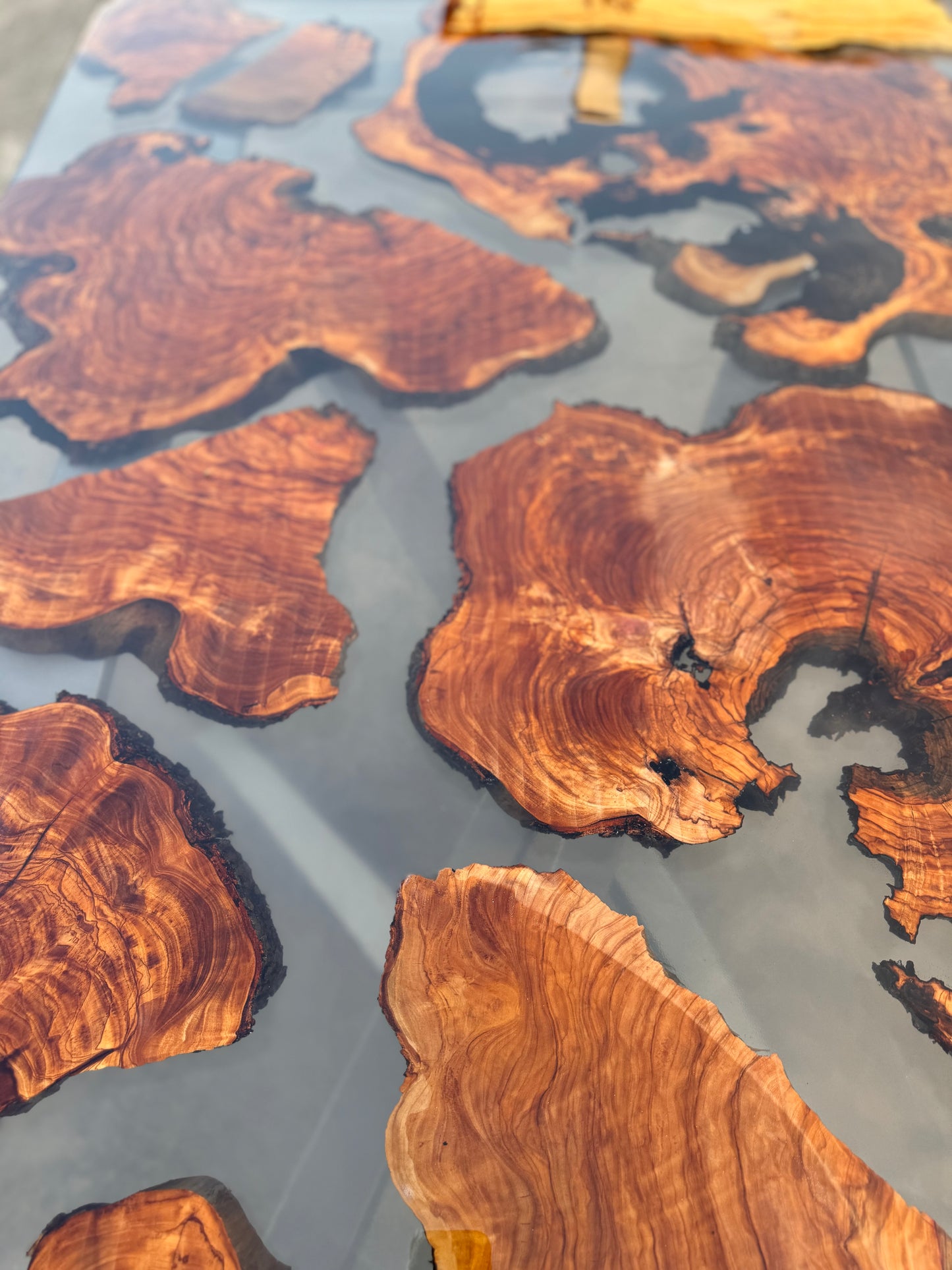 Fragma - Tavolo in legno e resina