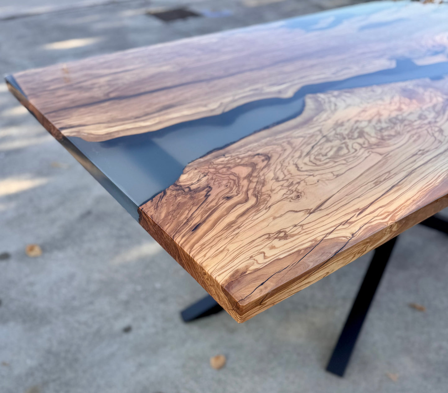 Prisma - Tavolo in legno e resina