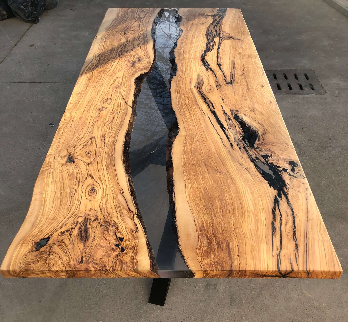 Olivia - Tavolo in legno e resina