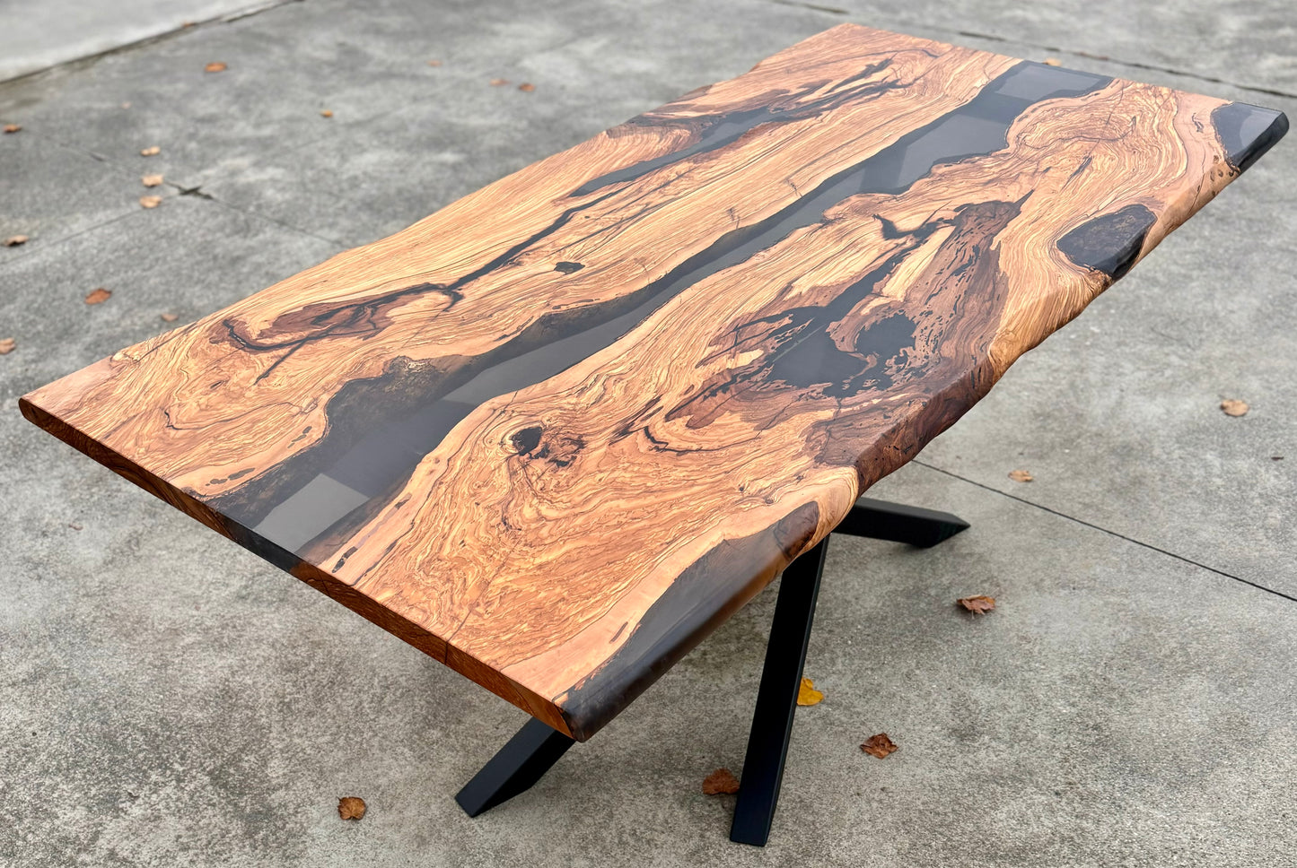 Miele - Tavolo in legno e resina su misura