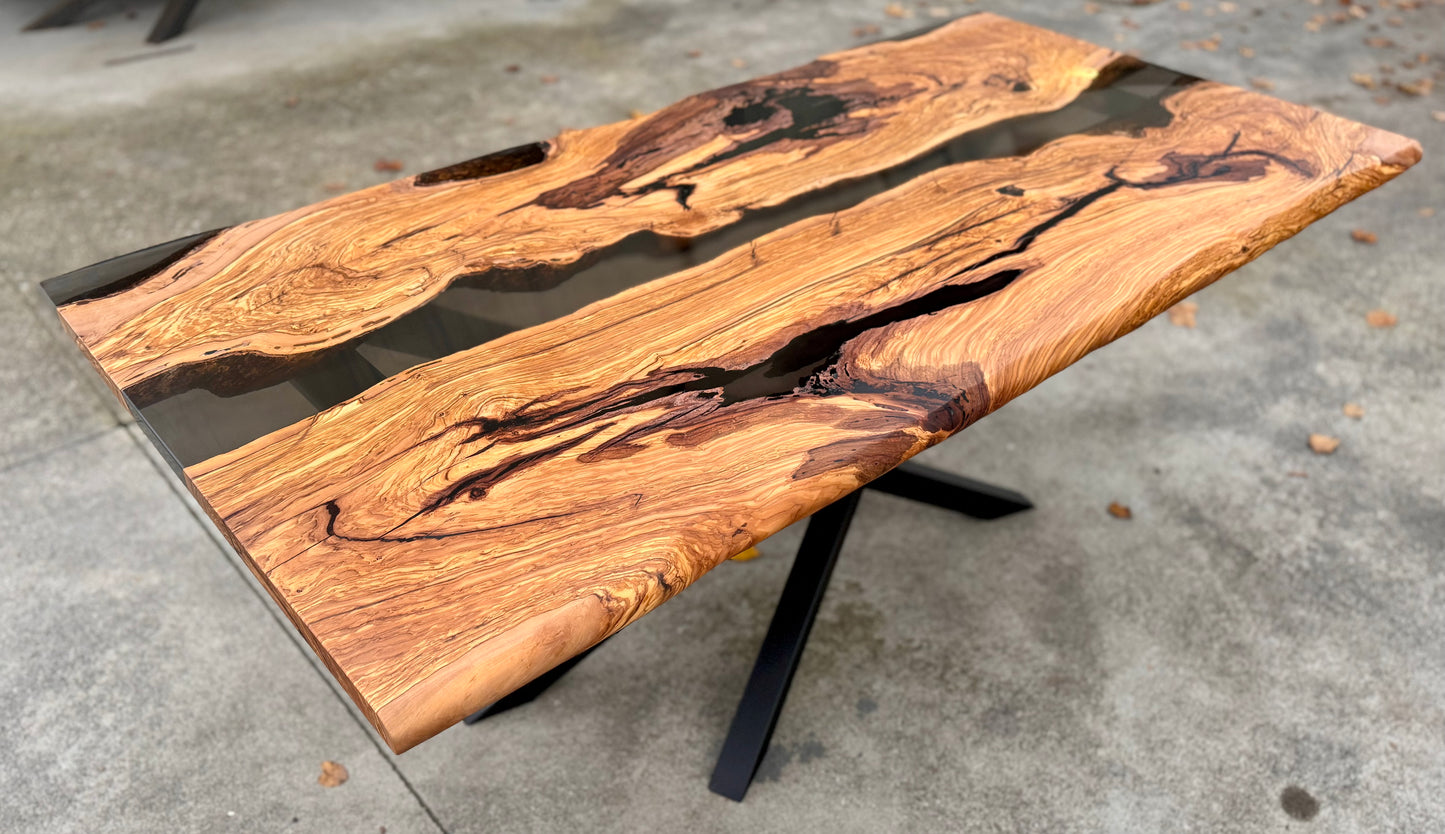Miele - Tavolo in legno e resina su misura