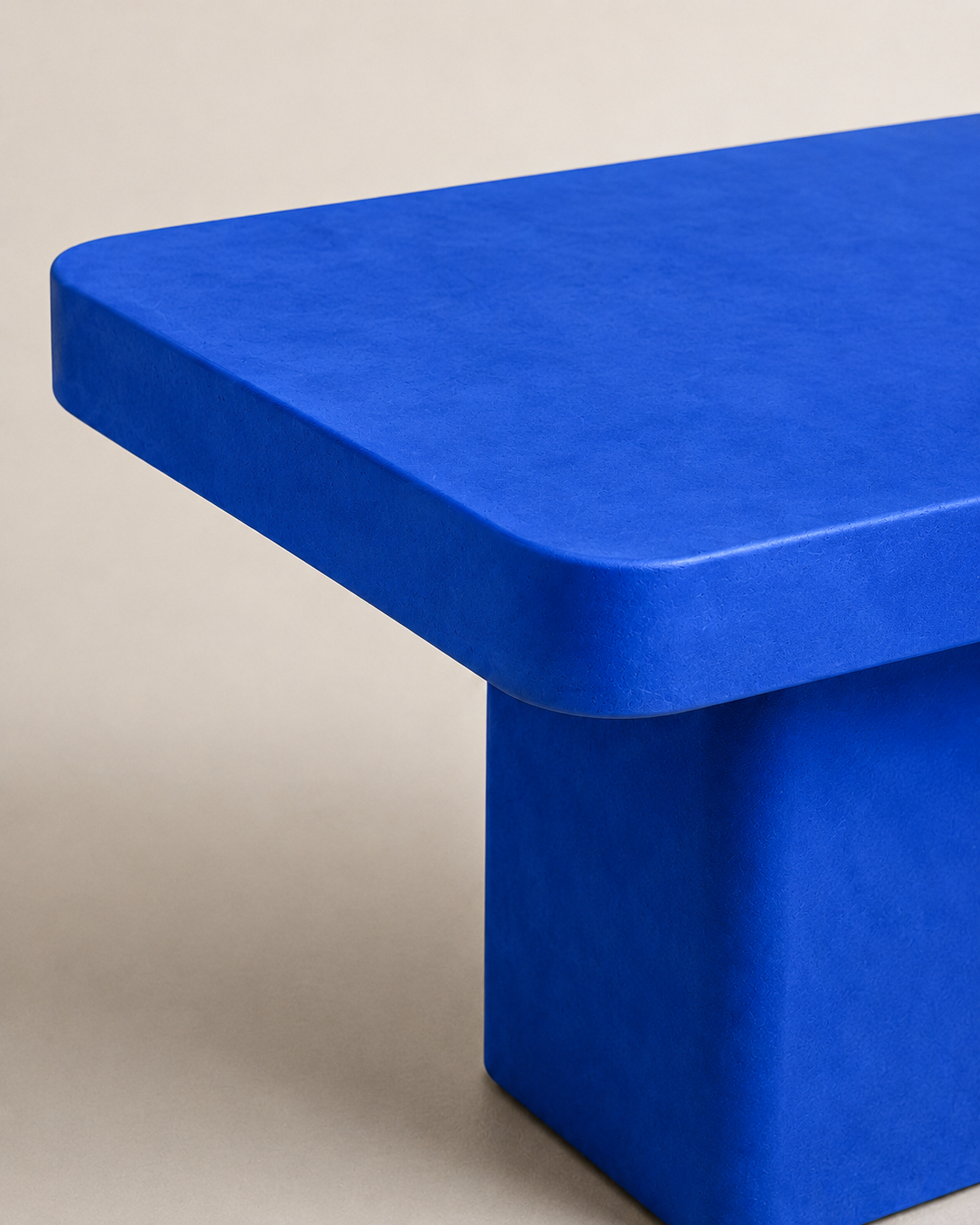 Monolite - Tavolo in microcemento blu elettrico