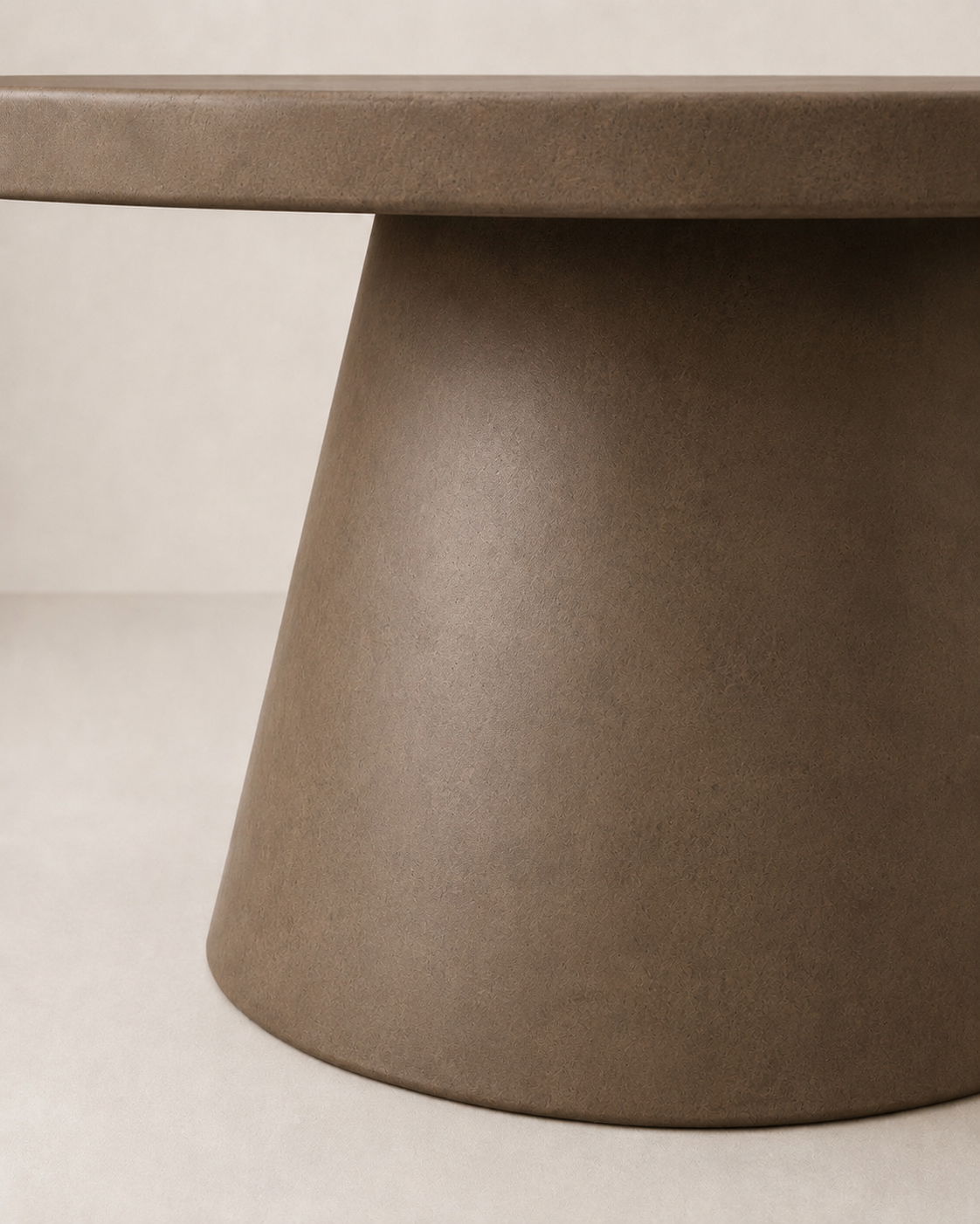Cono - Tavolo rotondo in microcemento bronzo
