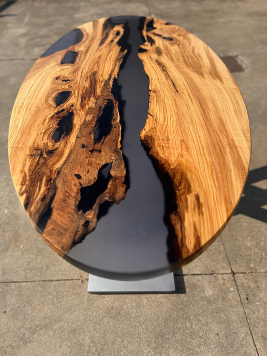 Aura - Tavolo da pranzo ovale in legno e resina epossidica
