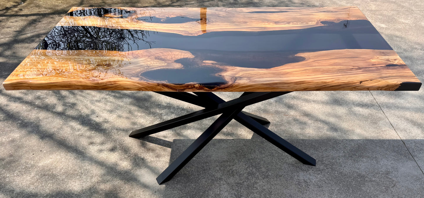 Moro - Tavolo in legno e resina