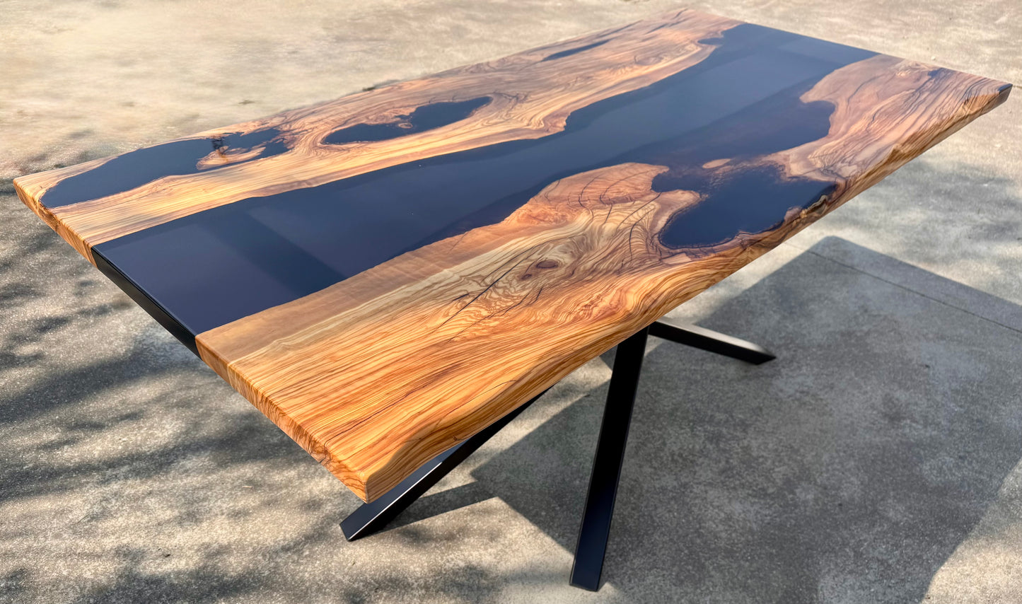 Moro - Tavolo in legno e resina