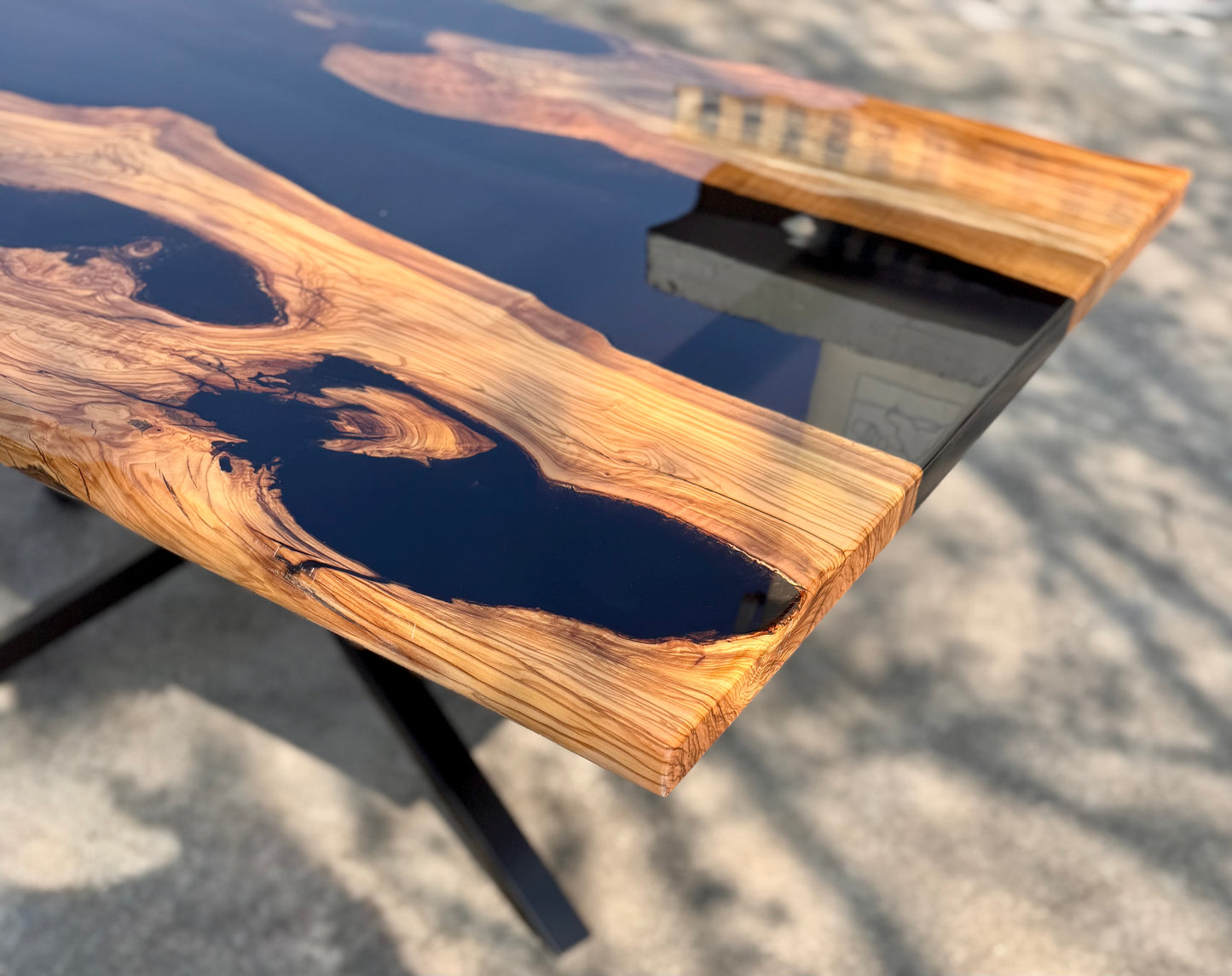 Moro - Tavolo in legno e resina