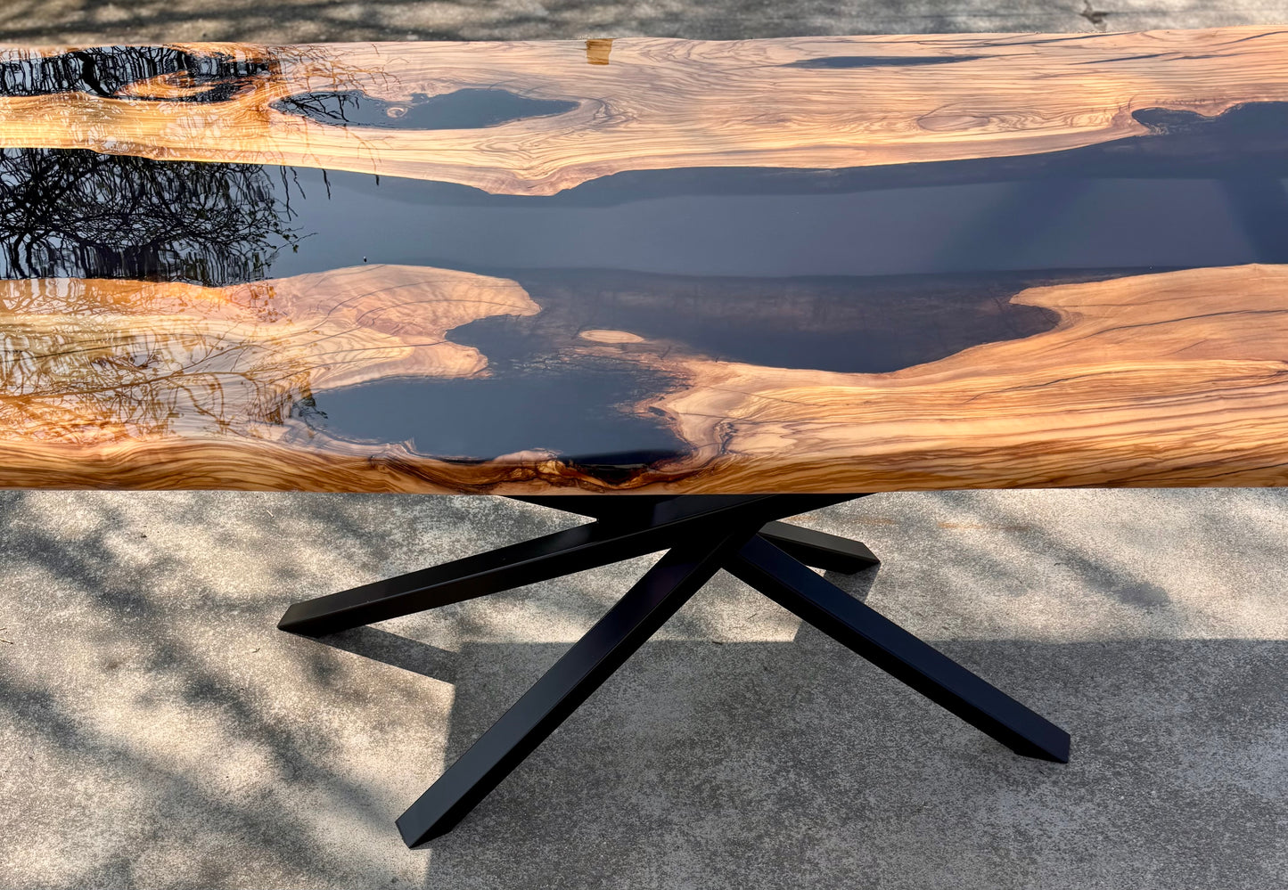 Moro - Tavolo in legno e resina