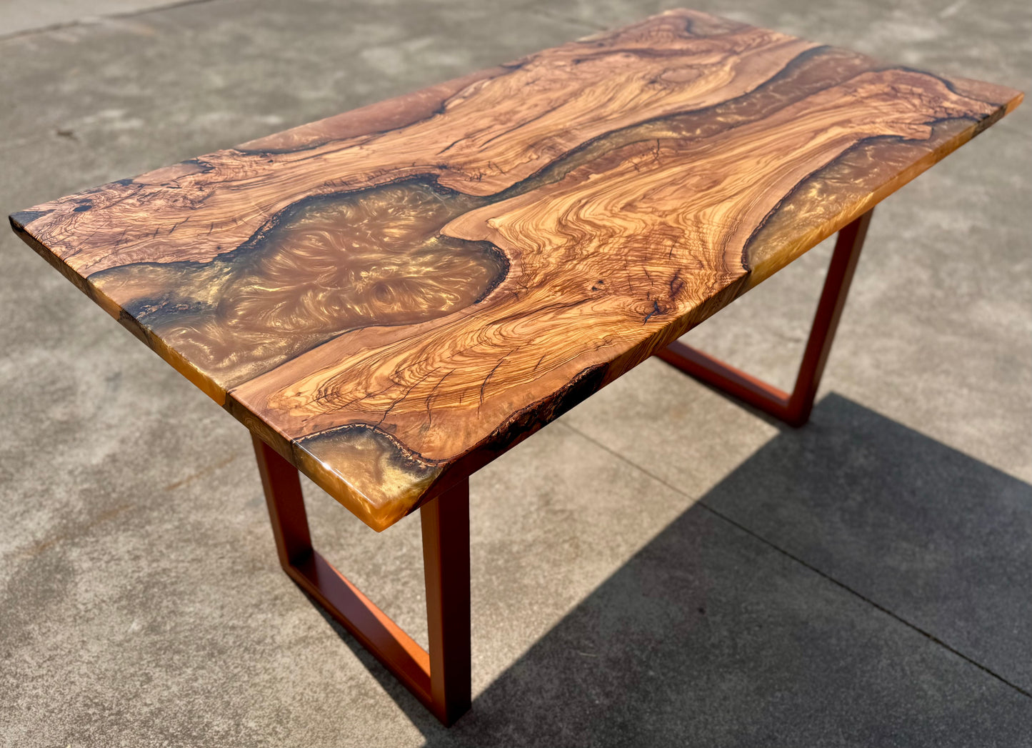 Rame - Tavolo in legno e resina