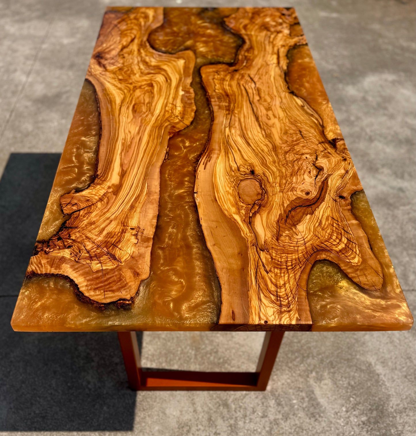 Rame - Tavolo in legno e resina