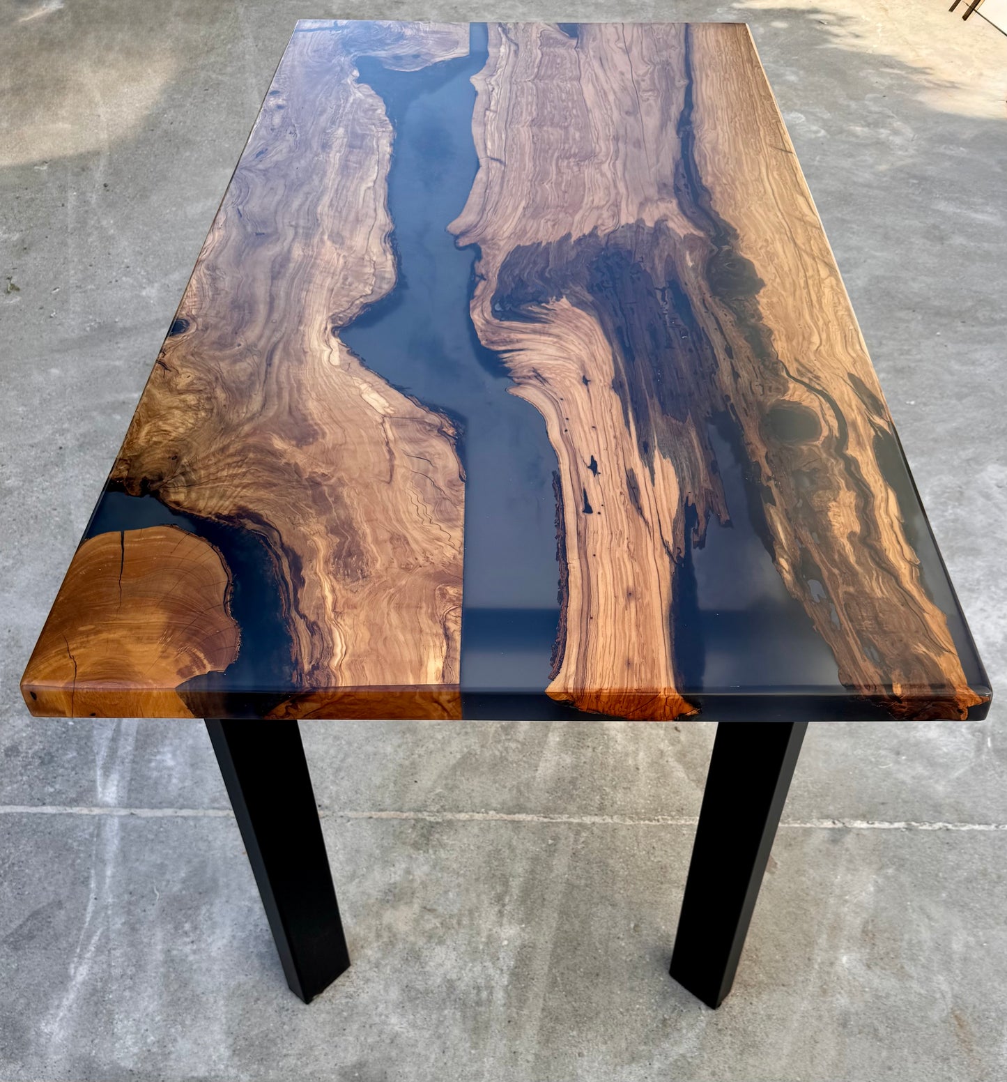 Volluto - Tavolo da pranzo in legno e resina