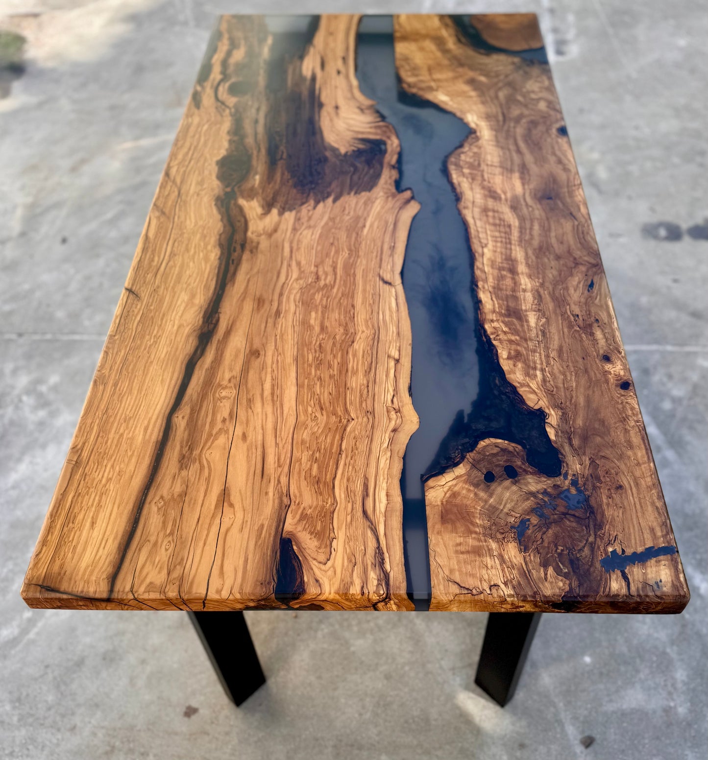 Volluto - Tavolo da pranzo in legno e resina