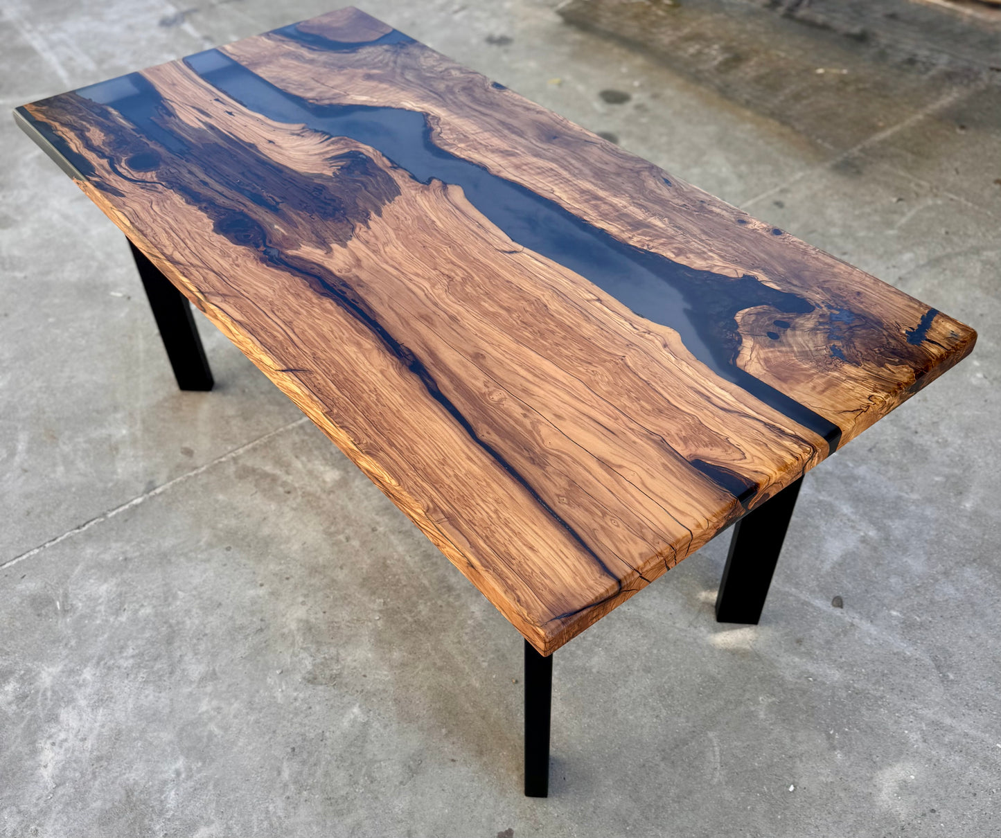 Volluto - Tavolo da pranzo in legno e resina