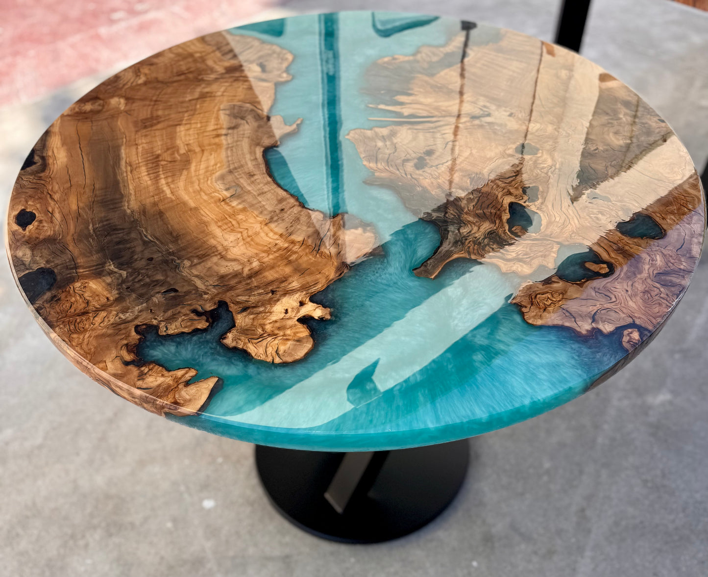 Braies - Tavolo da pranzo rotondo in legno e resina