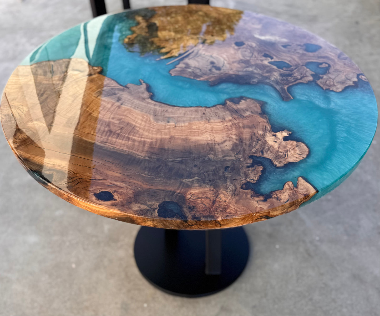 Braies - Tavolo da pranzo rotondo in legno e resina