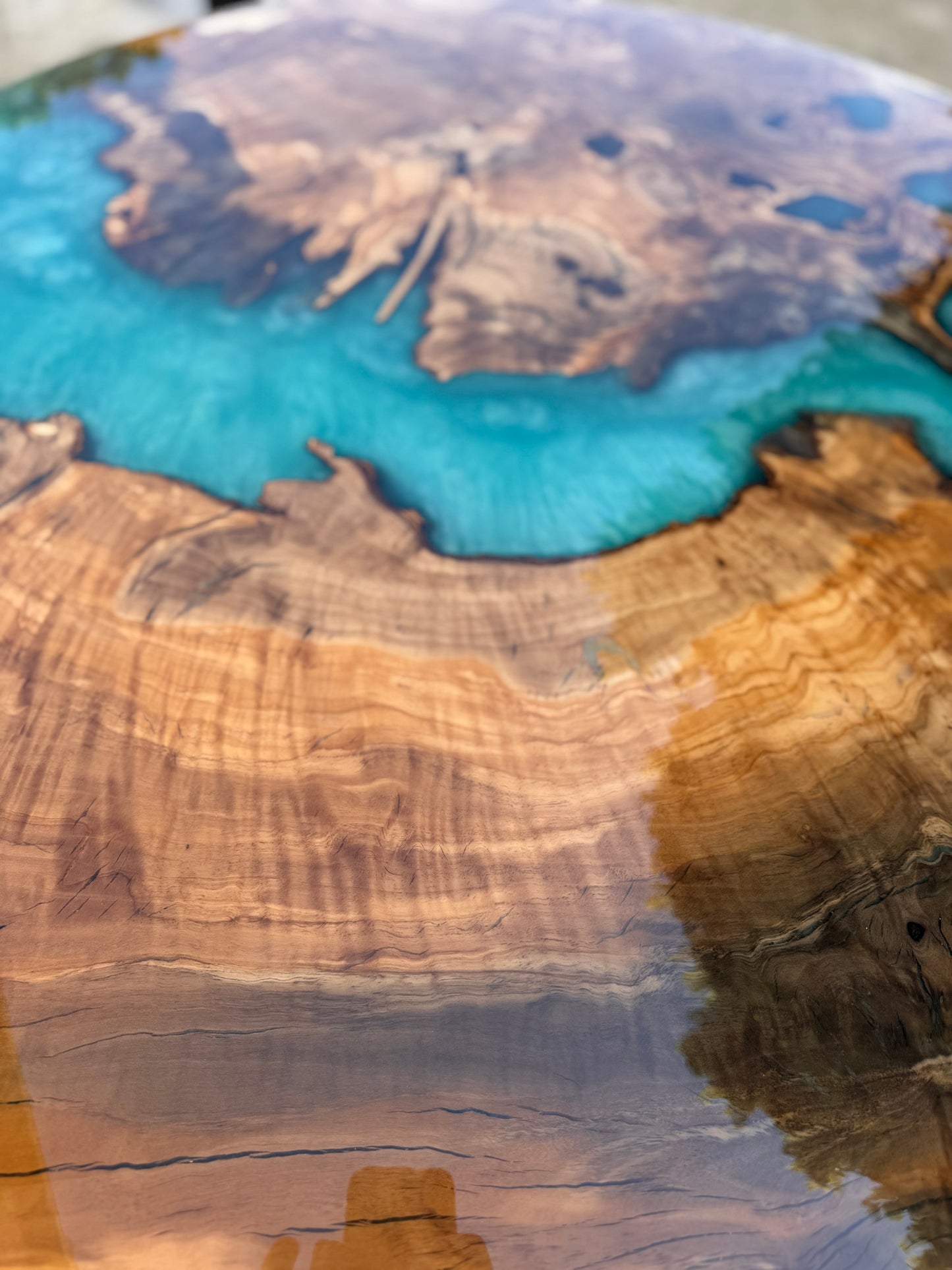 Braies - Tavolo da pranzo rotondo in legno e resina