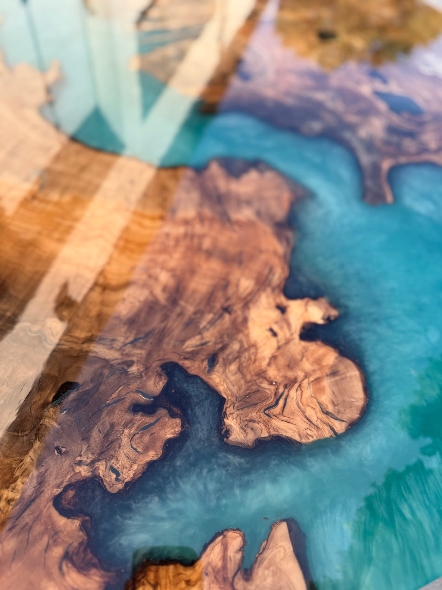 Braies - Tavolo da pranzo rotondo in legno e resina