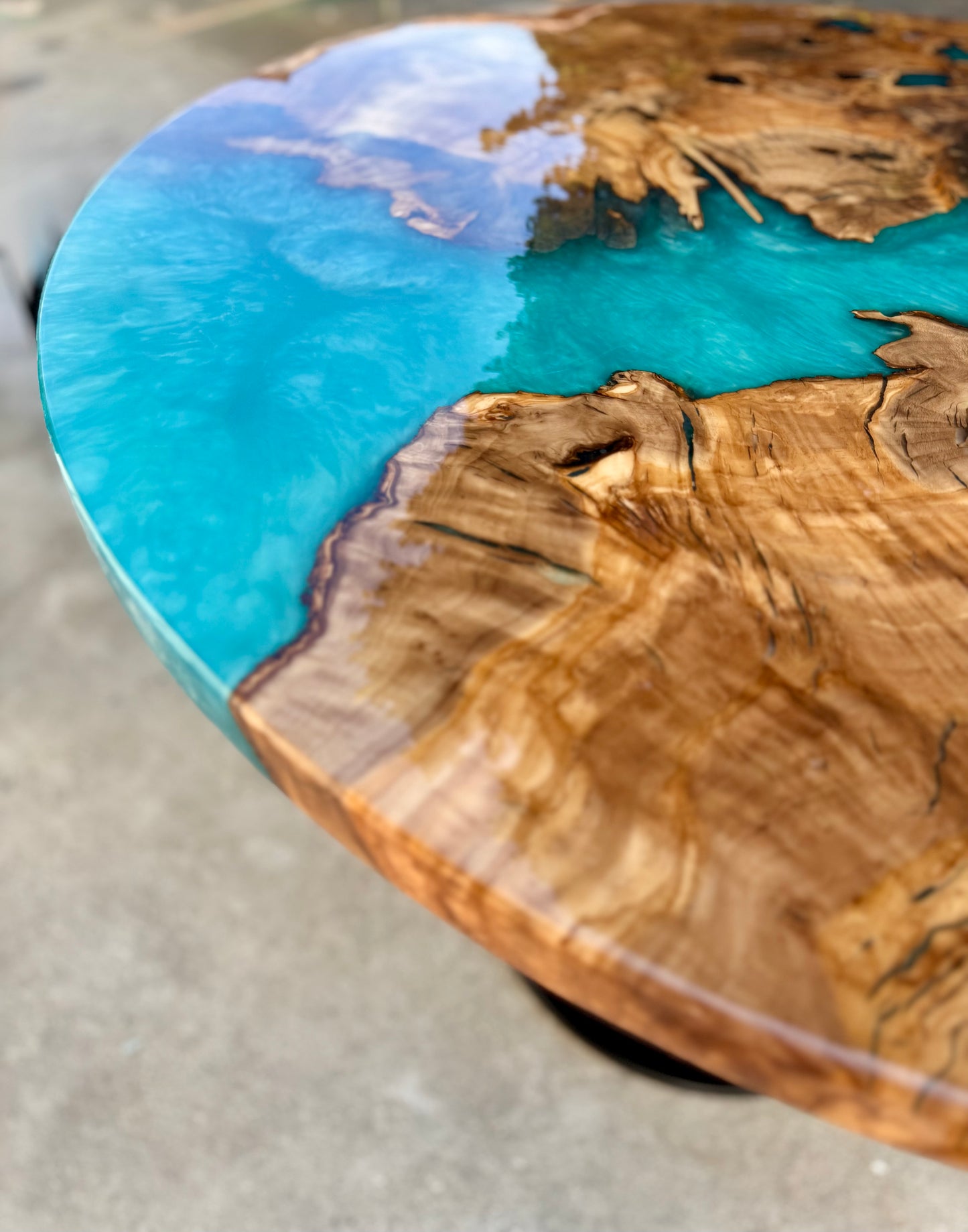 Braies - Tavolo da pranzo rotondo in legno e resina