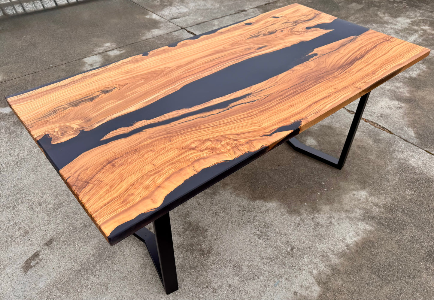 Elegante - Tavolo da pranzo in legno e resina